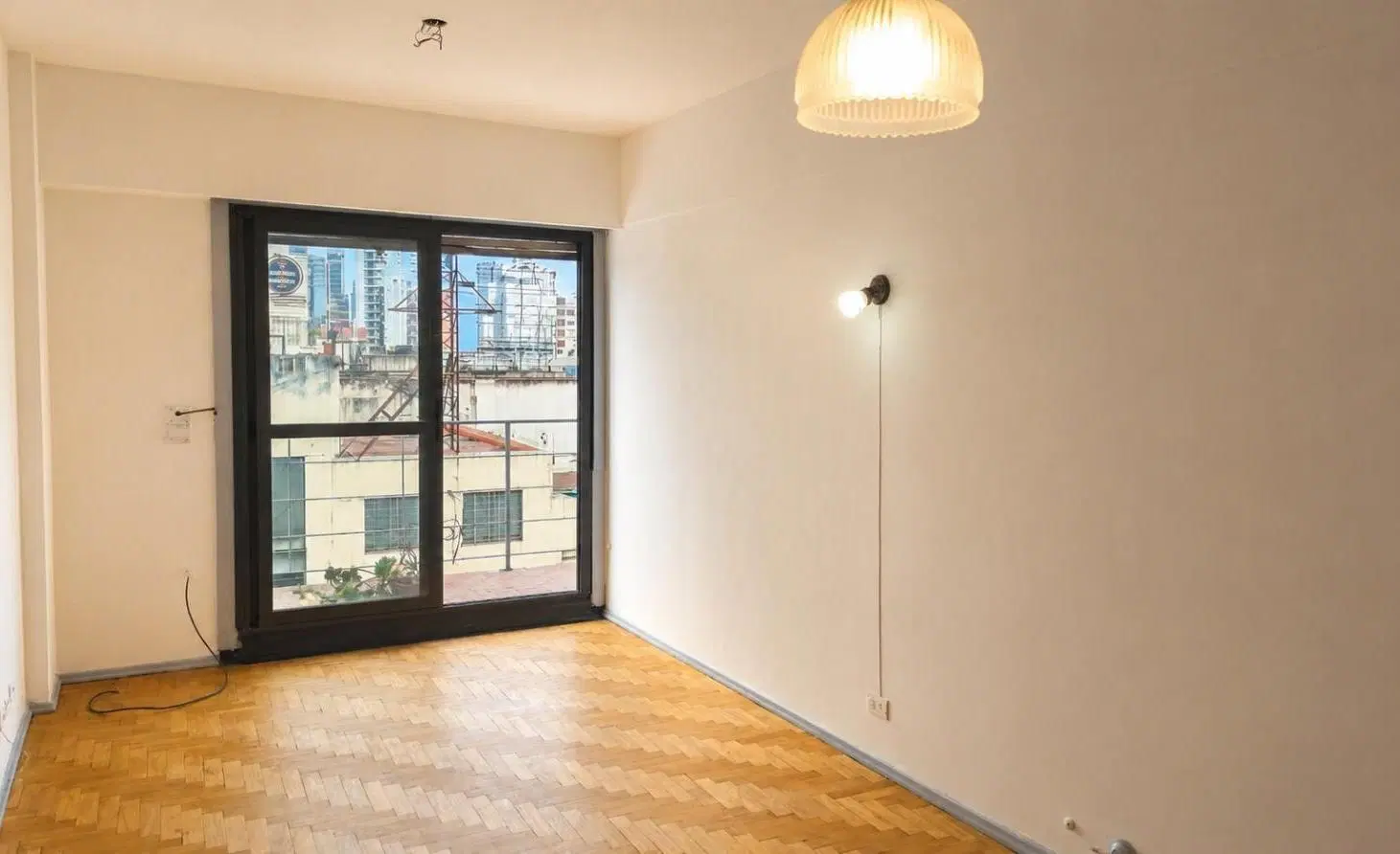Departamento en Lomas De Zamora, depto 2 amb con balcon al frente, vista abierta, baulera, luminoso 5