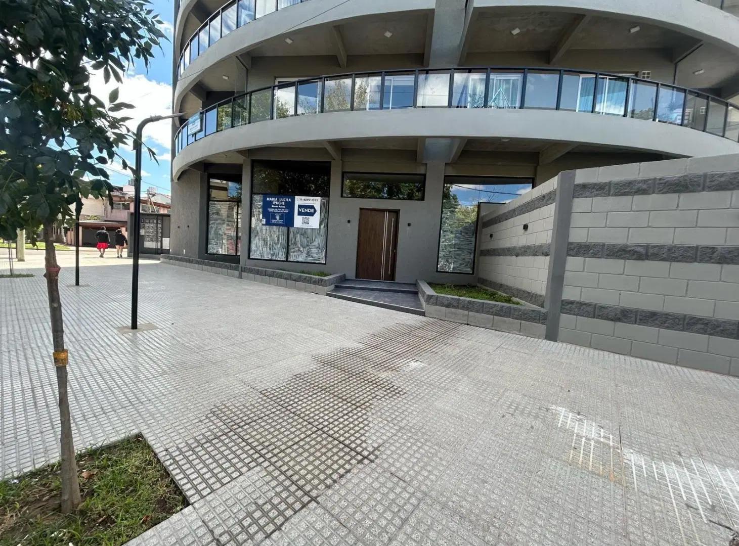 VENTA DE LOCAL COMERCIAL 120M2 - A ESTRENAR ! SANTOS LUGARES , CASEROS 3