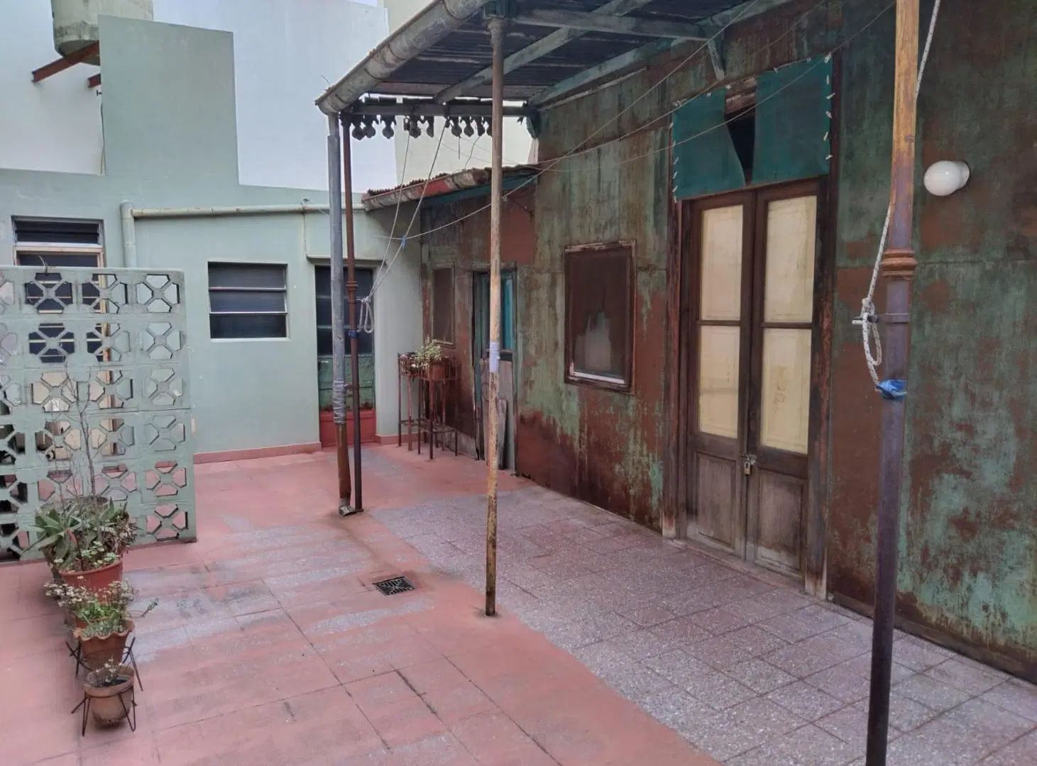 Casa en Parque Chacabuco en venta 3 ambientes con terraza y patio  PERMUTA 8