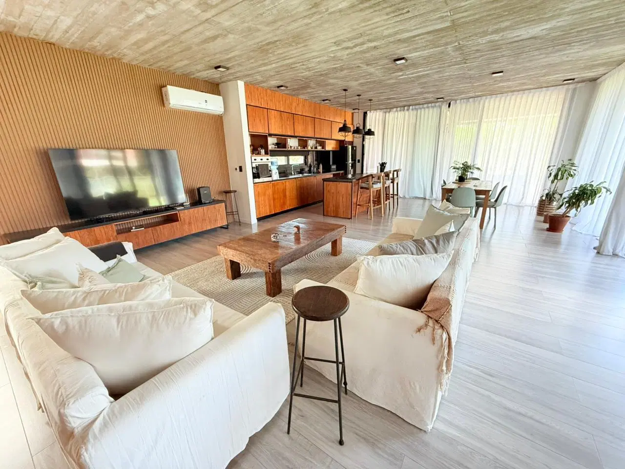 Venta Casa 3 ambientes con pileta, losa radiante, parrilla - Lote 1500m2 4