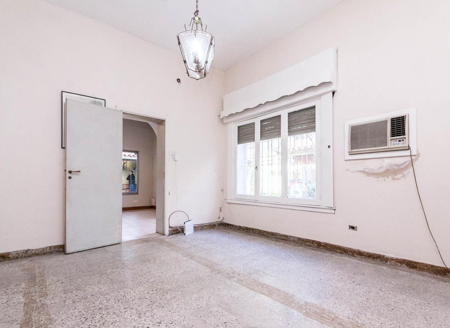 Casa en Banfield, lomas de zamora, 4 ambientes, terraza, galeria, quincho, cochera, jardin
