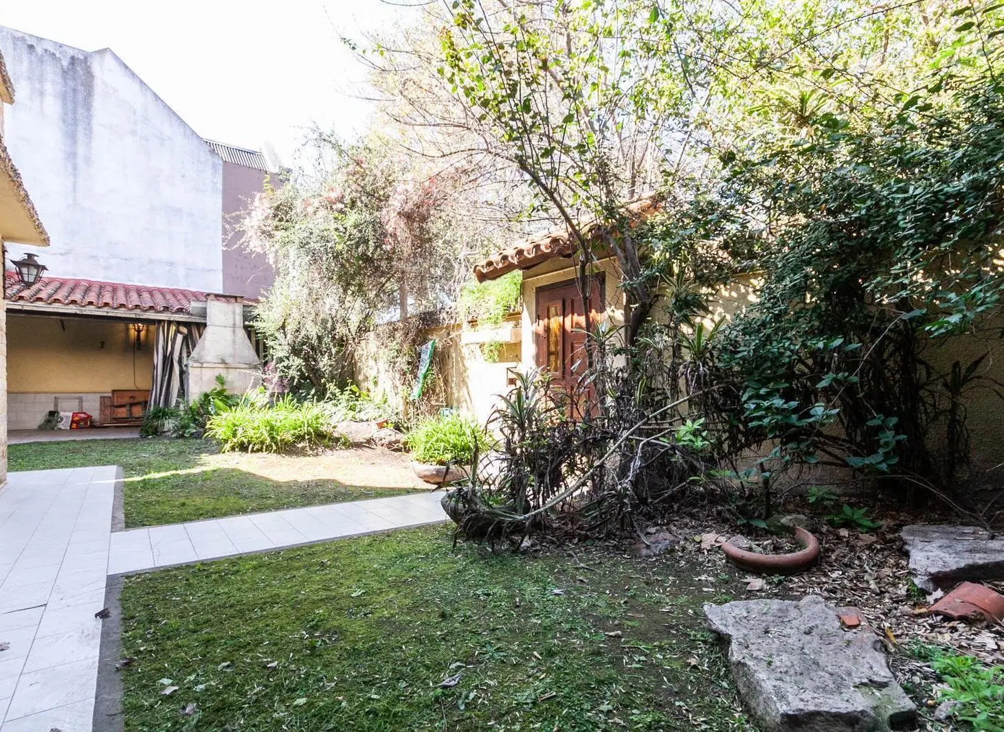 Casa en Banfield, lomas de zamora, 4 ambientes, terraza, galeria, quincho, cochera, jardin 2