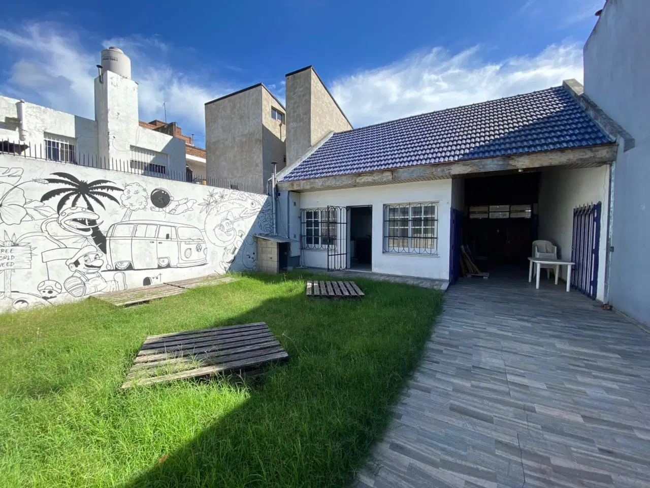 Casa en Lomas Del Mirador, multifamiliar, dos casas de 2 ambientes, patio, jardin, parrilla 3