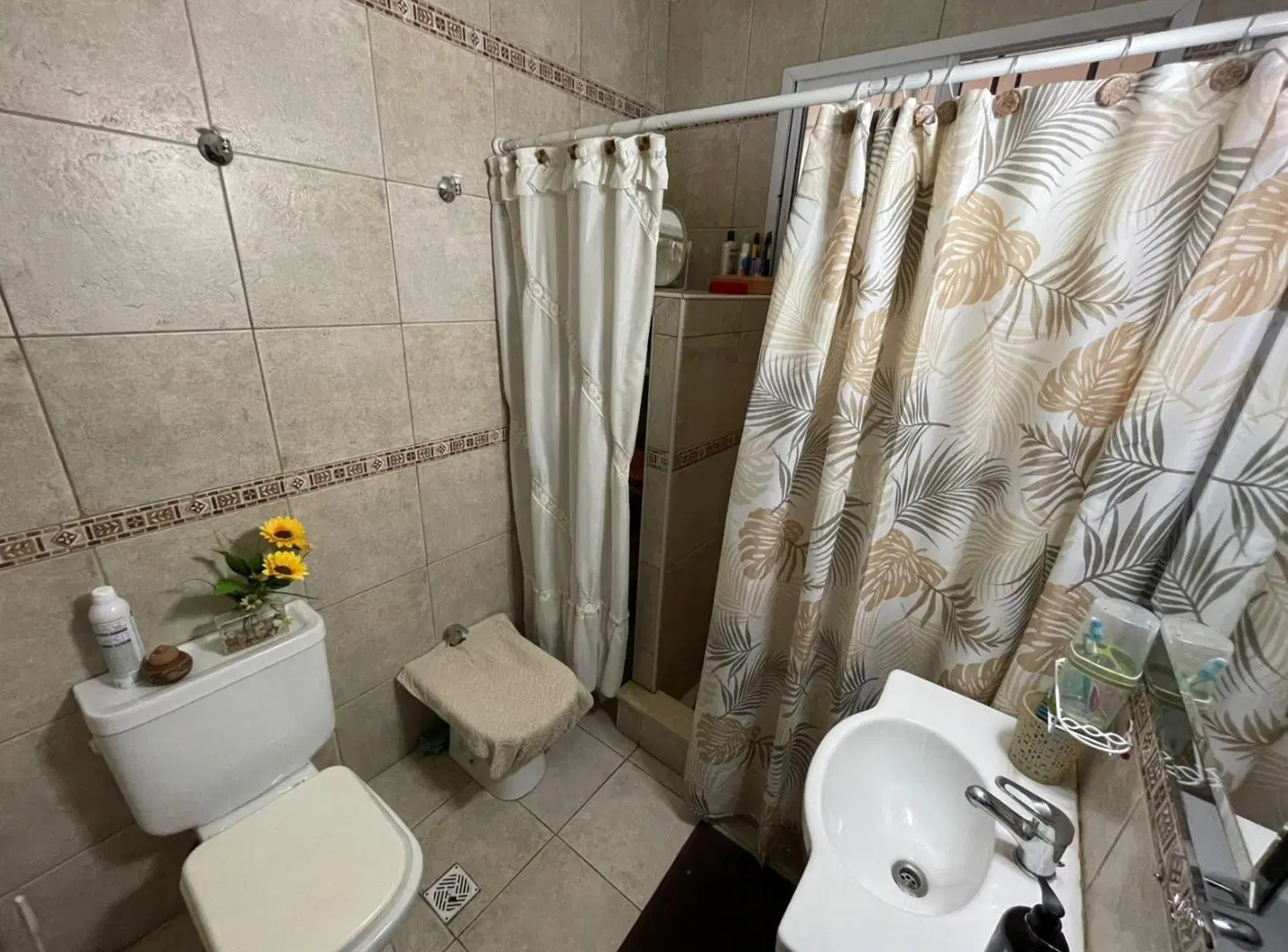 VENTA Casa 4 ambientes con Cochera Quincho y Patio con Pileta 5