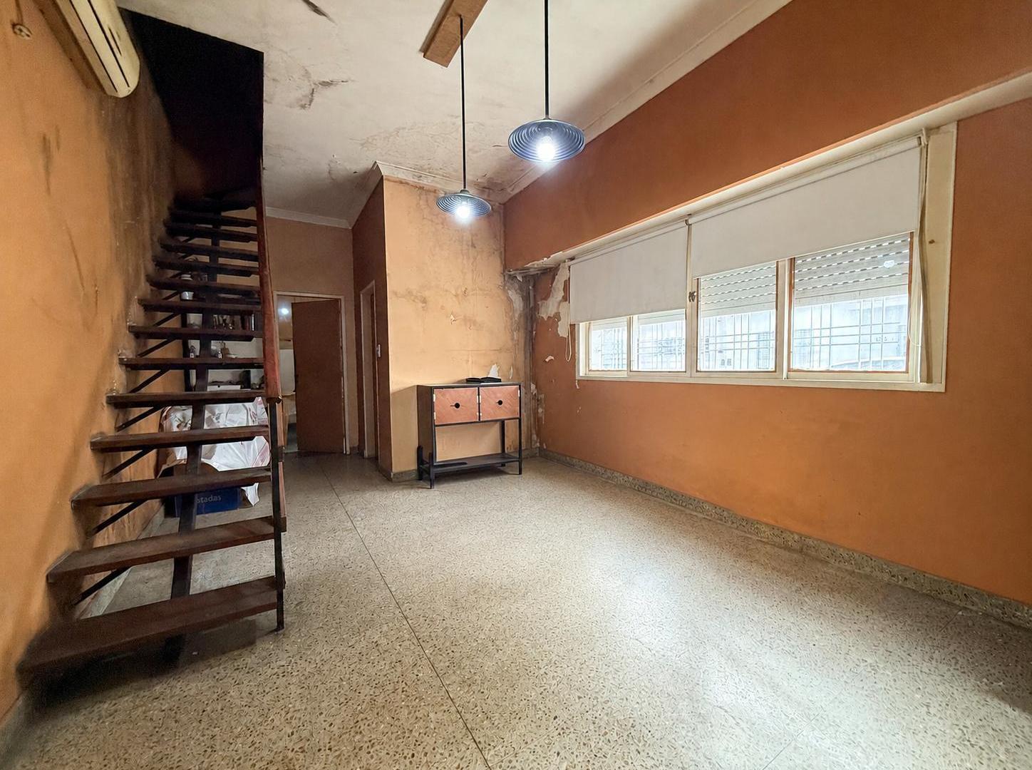 EN VENTA DUPLEX 3 AMBIENTES Y MEDIO CON COCHERA.