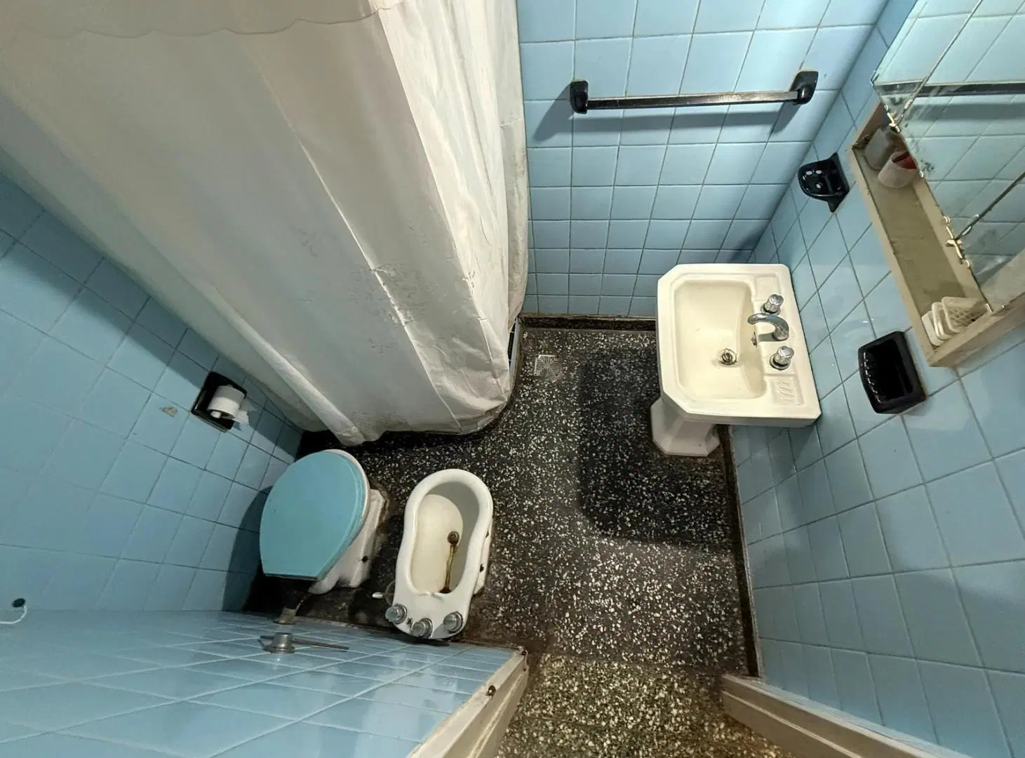 EN VENTA DUPLEX 3 AMBIENTES Y MEDIO CON COCHERA. 3