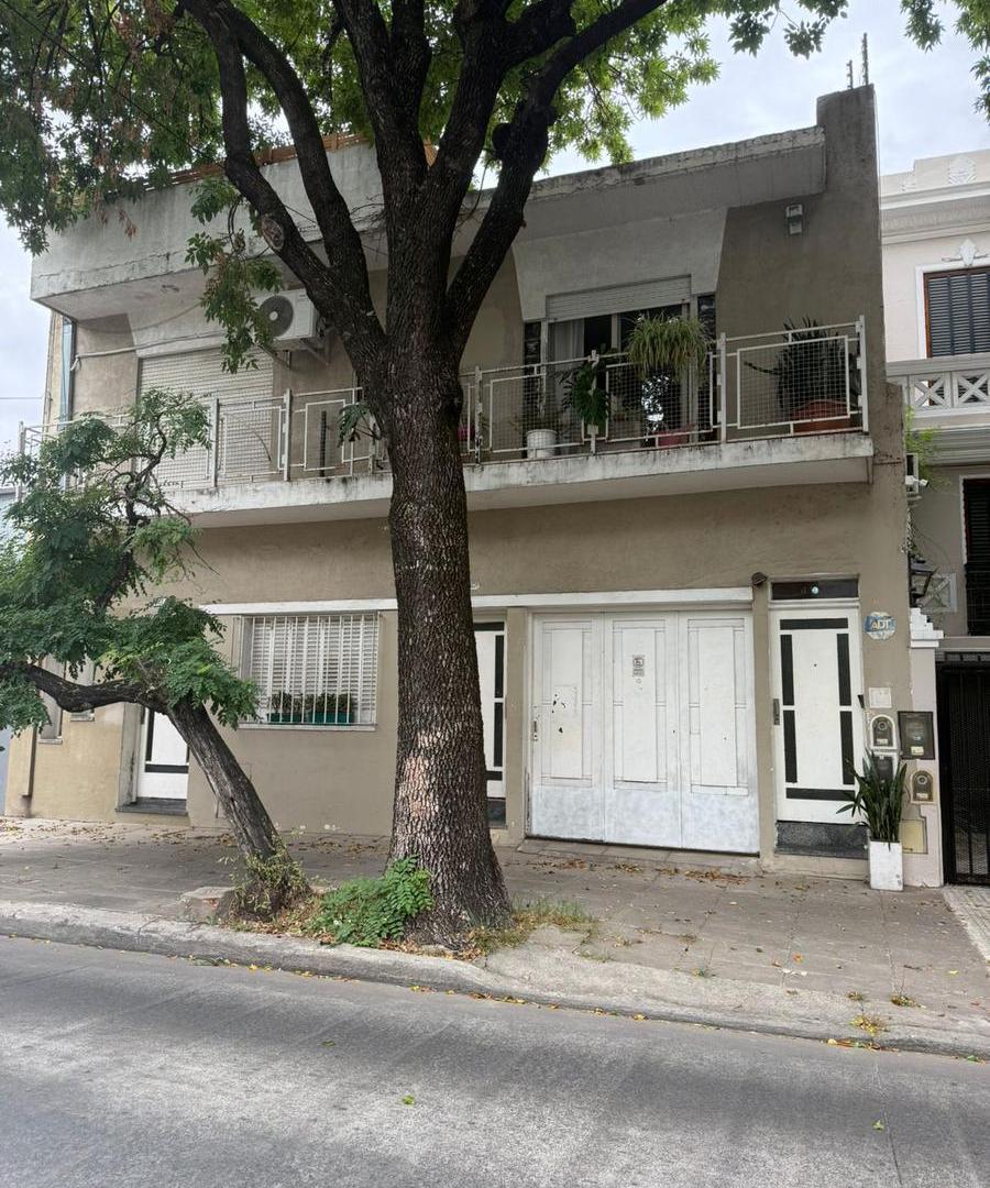 VENTA CASA 6 AMBIENTES EN PARQUE CHAS
