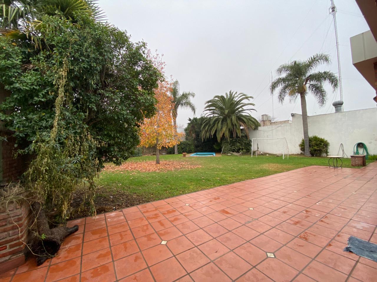 Foto de Casa 4 ambientes con gran parque, quincho y pileta en San Antonio De, imagen 1
