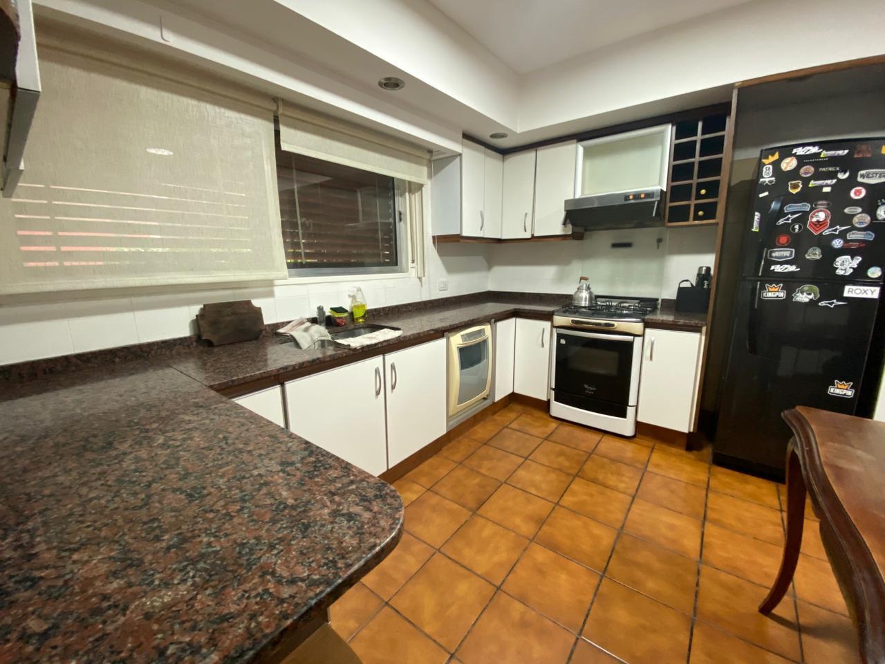 Foto de Casa 4 ambientes con gran parque, quincho y pileta en San Antonio De, imagen 2