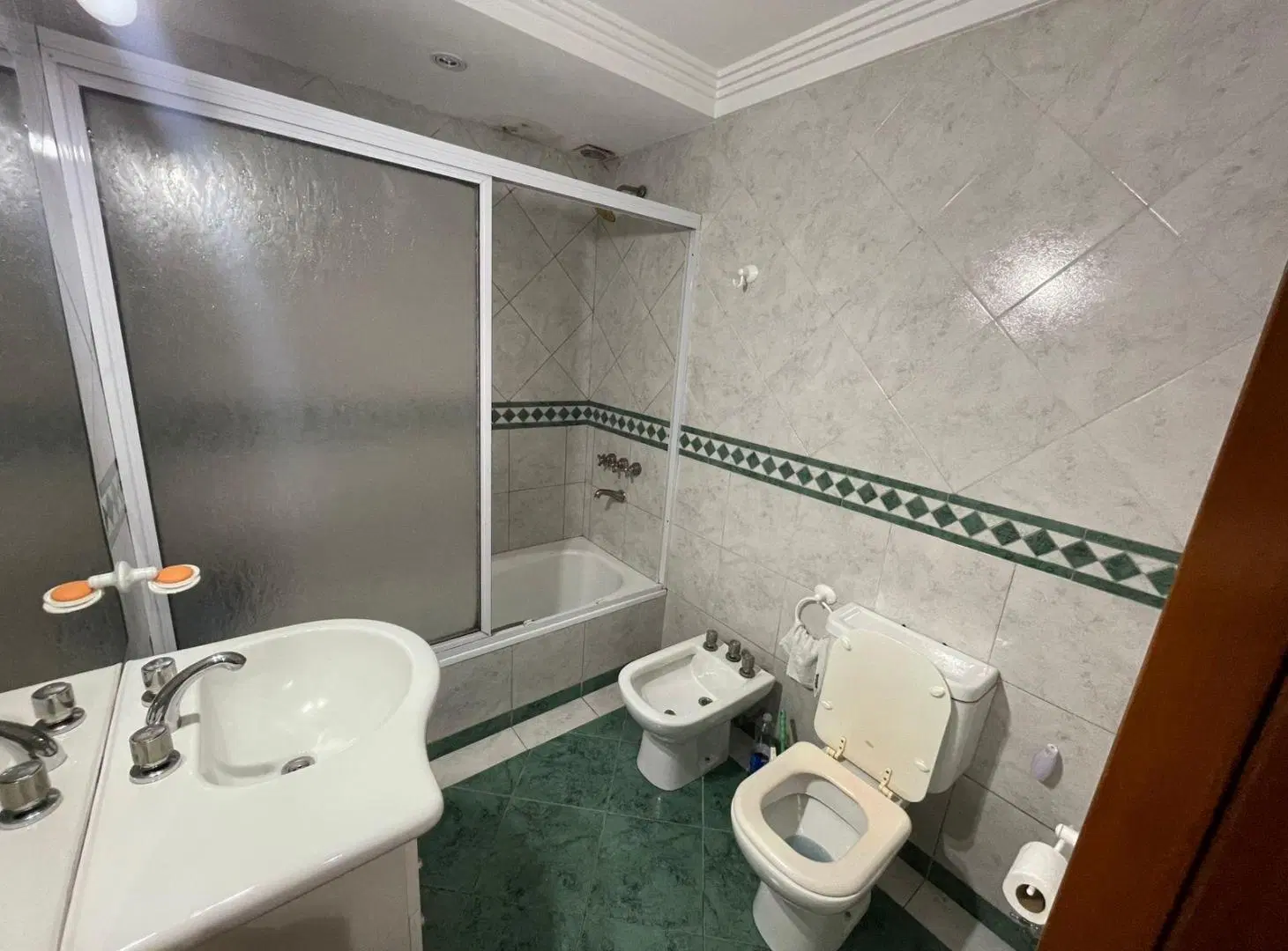 Venta Casa 3 ambientes con Cochera y 2 Patios 2