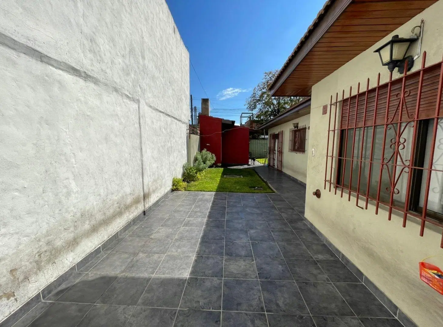 Venta Casa 3 ambientes con Cochera y 2 Patios 4