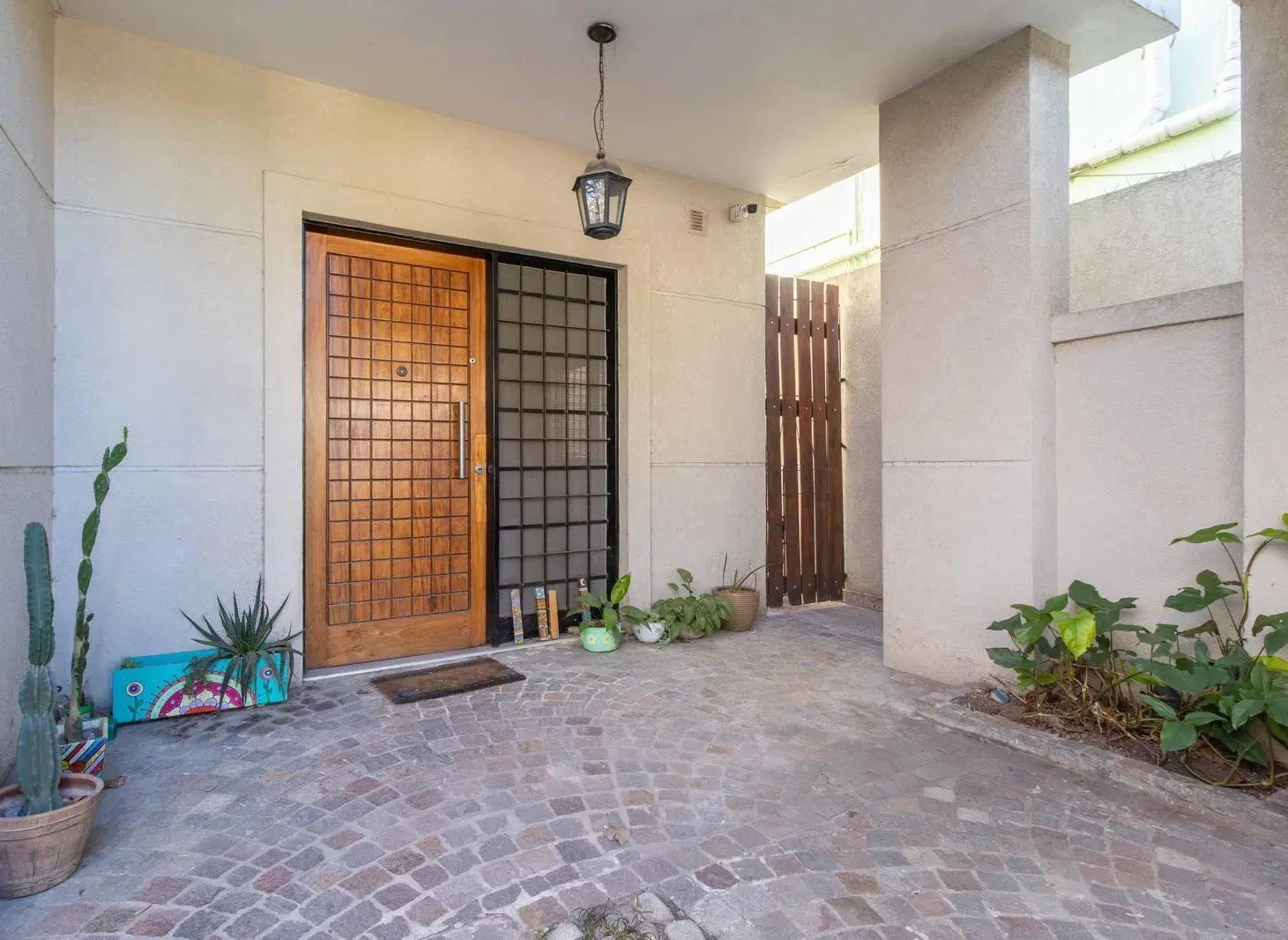 Venta Casa 5 Ambientes 2 Cocheras y Jardin en Jose León Suarez 3