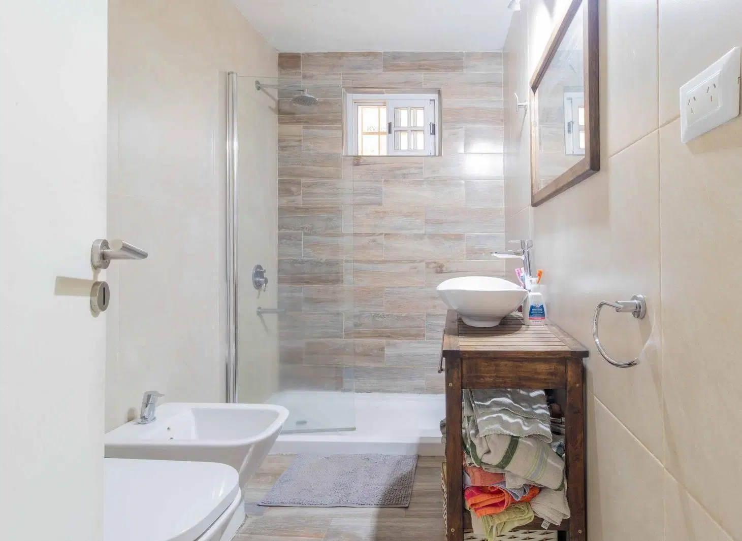 Venta Casa 5 Ambientes 2 Cocheras y Jardin en Jose León Suarez 4