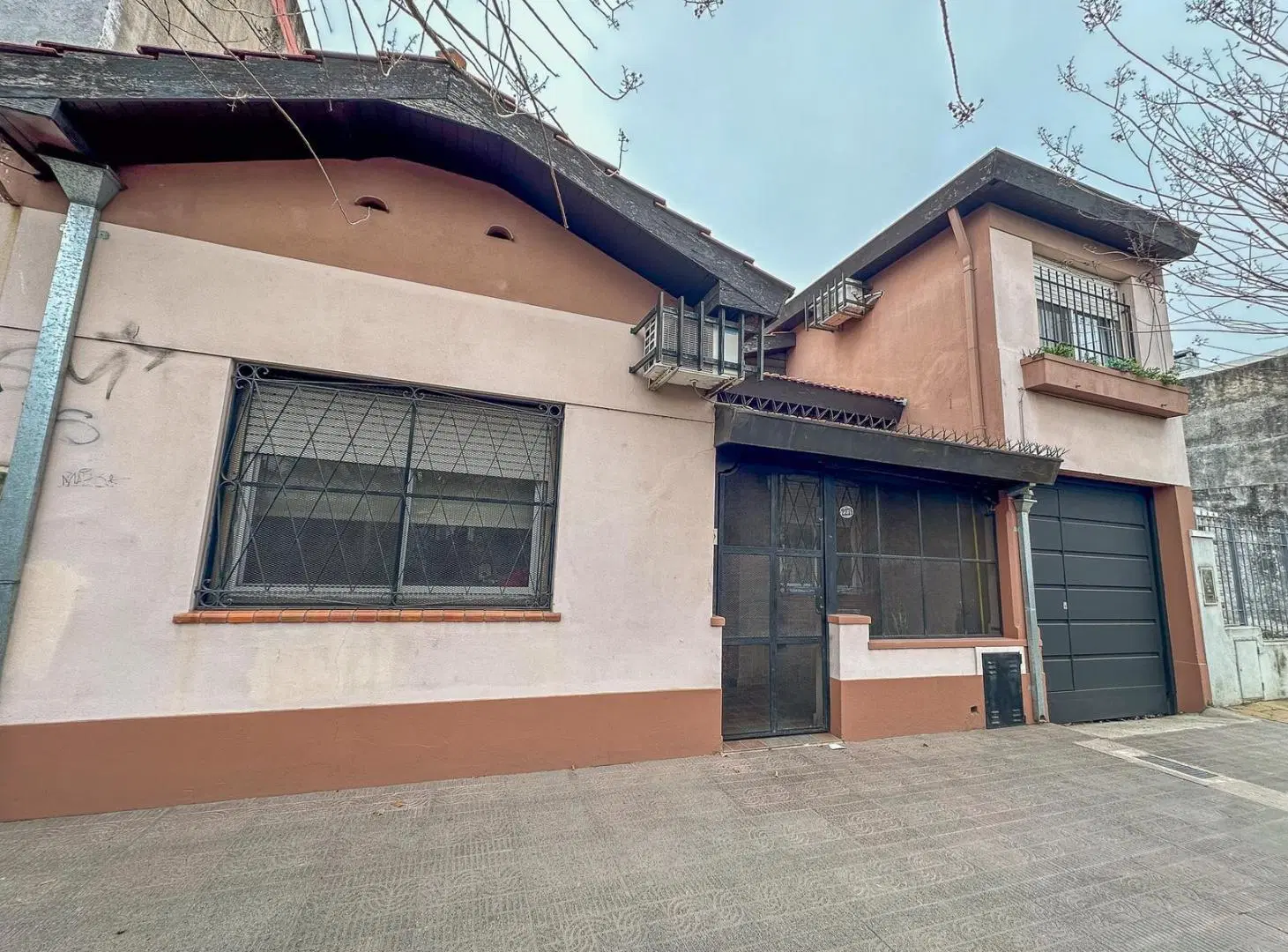 VENTA Casa 4 ambientes con Cochera Quincho y Patio con Pileta 3