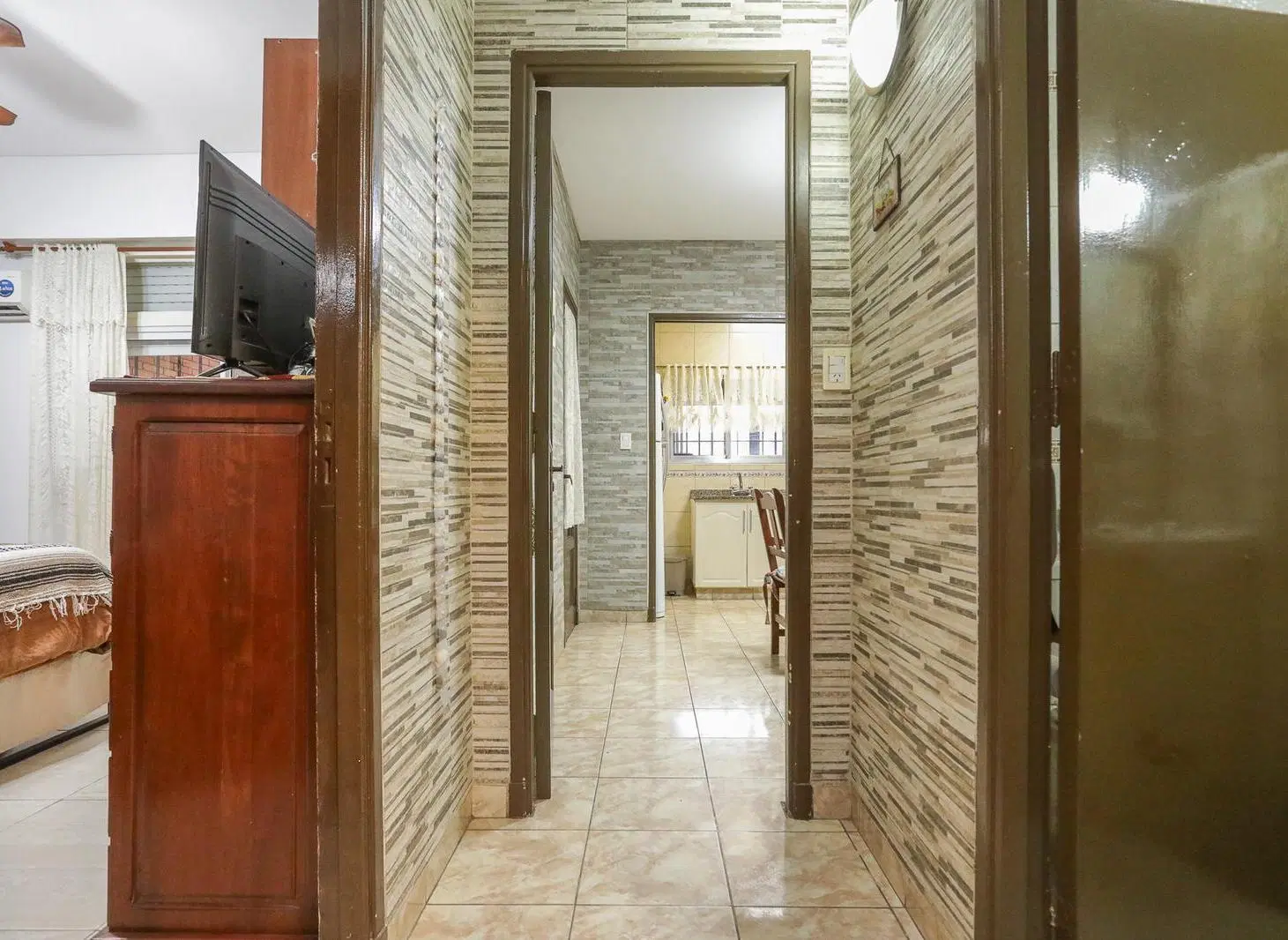 VENTA Casa 4 ambientes con Cochera Quincho y Patio con Pileta 8