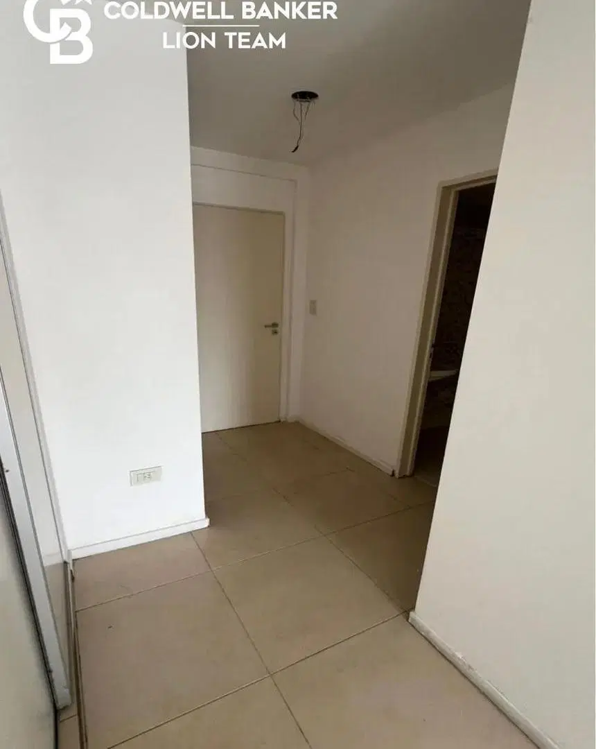 Venta Departamento al Frente con balcon en Villa del Parque 5