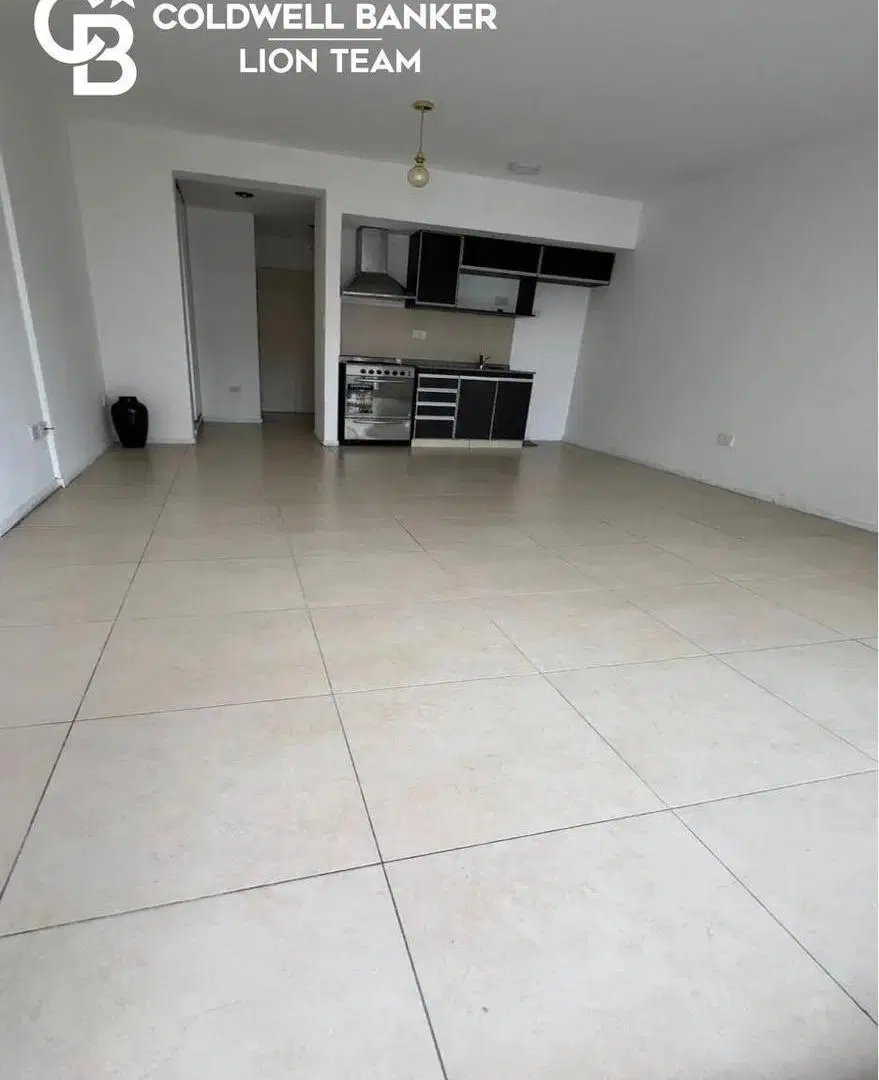 Venta Departamento al Frente con balcon en Villa del Parque 2