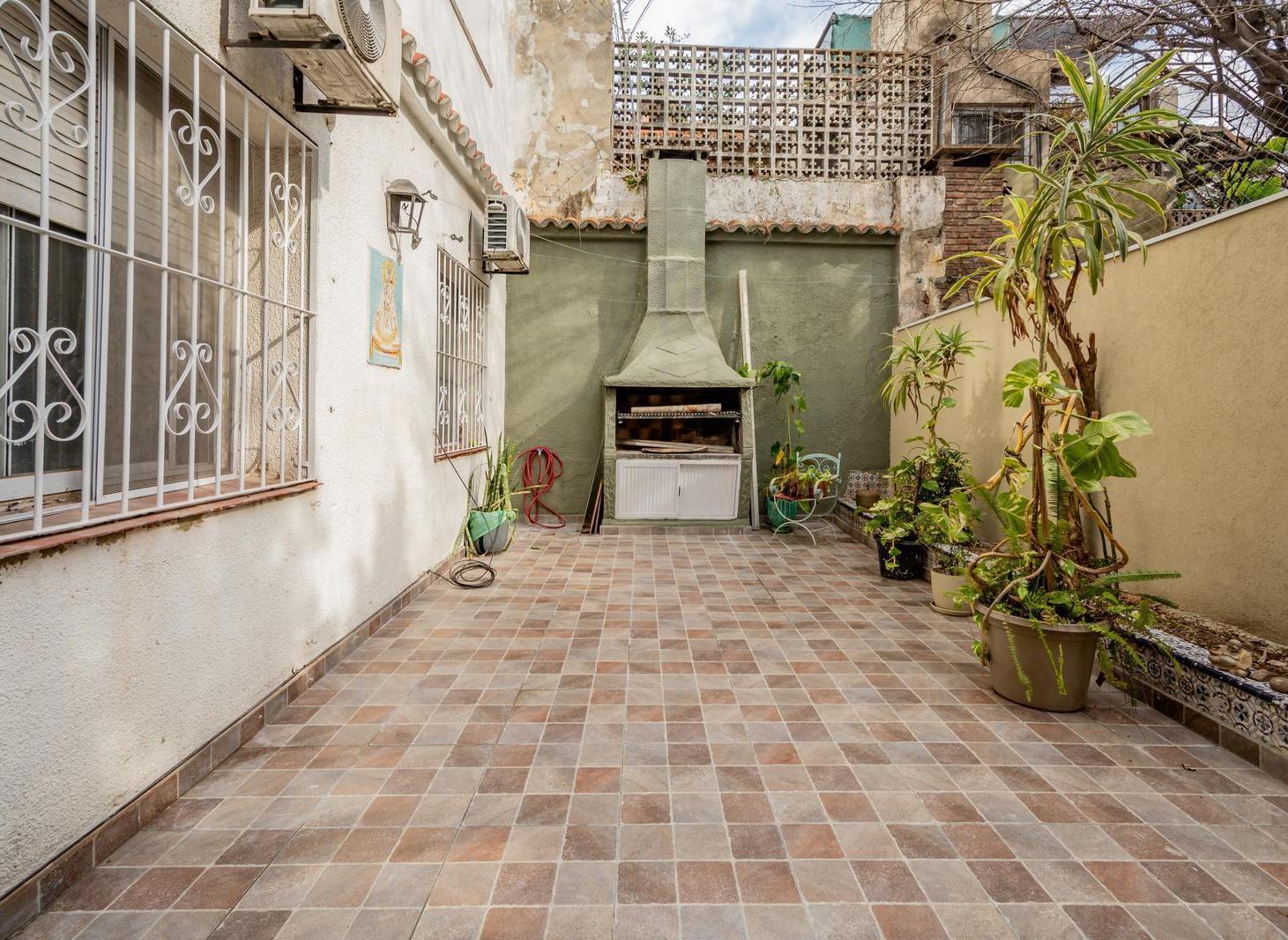 Foto de Venta - Departamento 4 amb con Patio en Floresta - Permuta, imagen 1