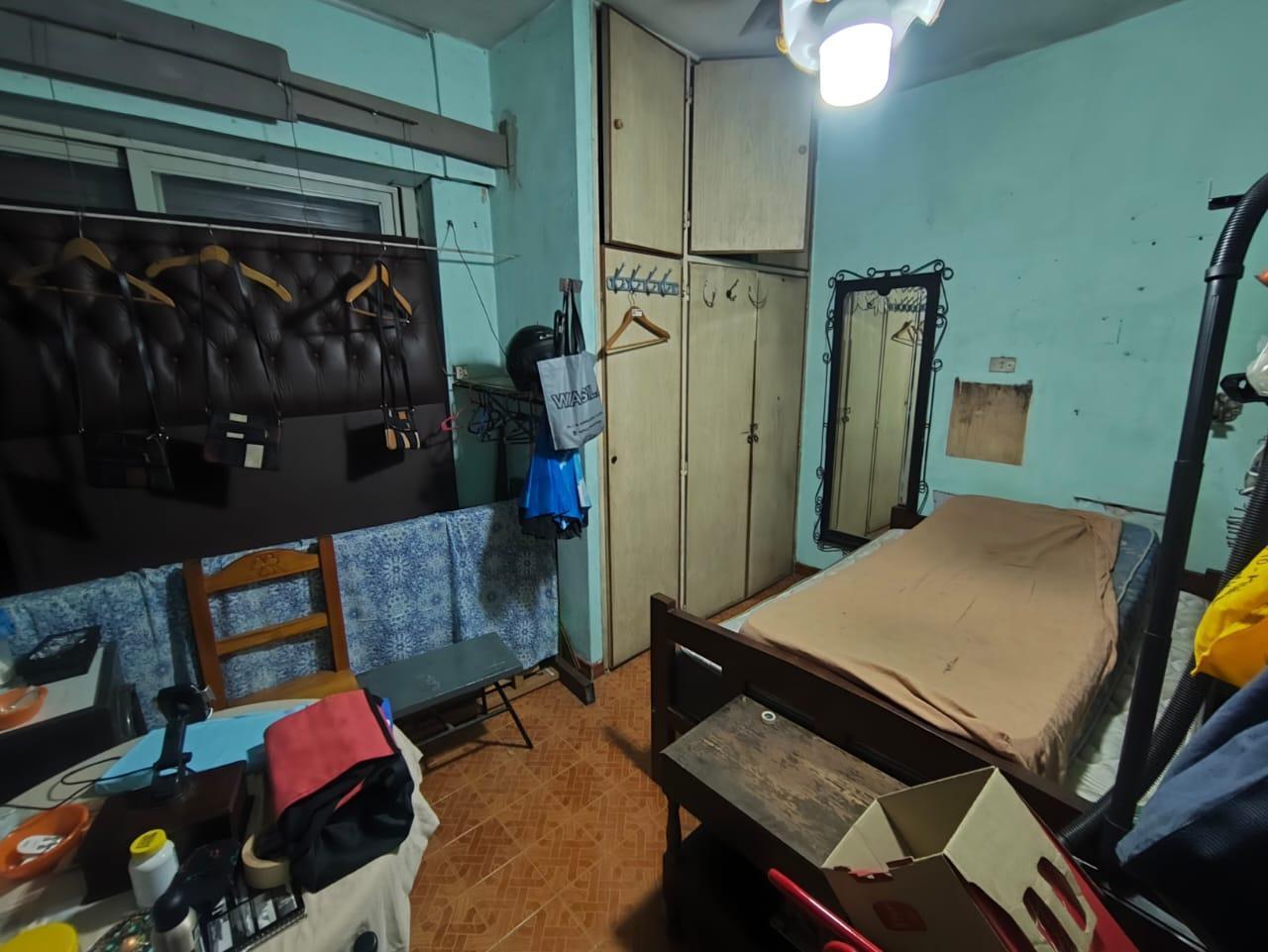 Foto de Venta - Casa - 4 Ambientes- Lote Propio - Reciclar - Permuta - Villa, imagen 4
