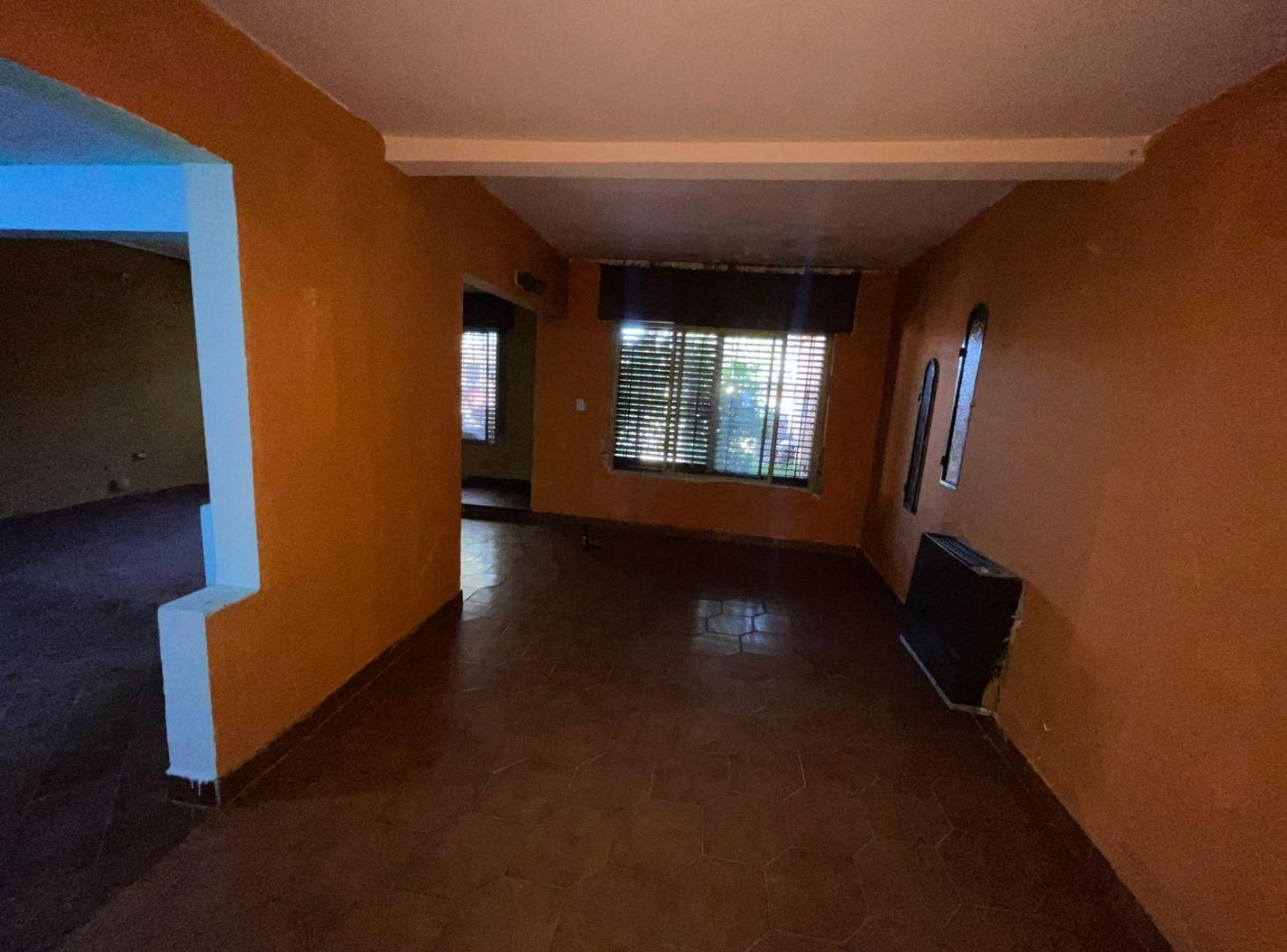 Foto de VENTA Casa 7 ambientes ideal 2 familias con Galpon y Cochera, imagen 4