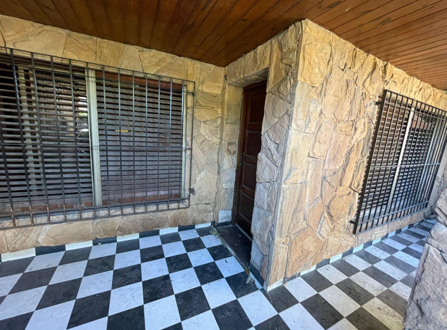 Foto de VENTA Casa 7 ambientes ideal 2 familias con Galpon y Cochera, imagen 3