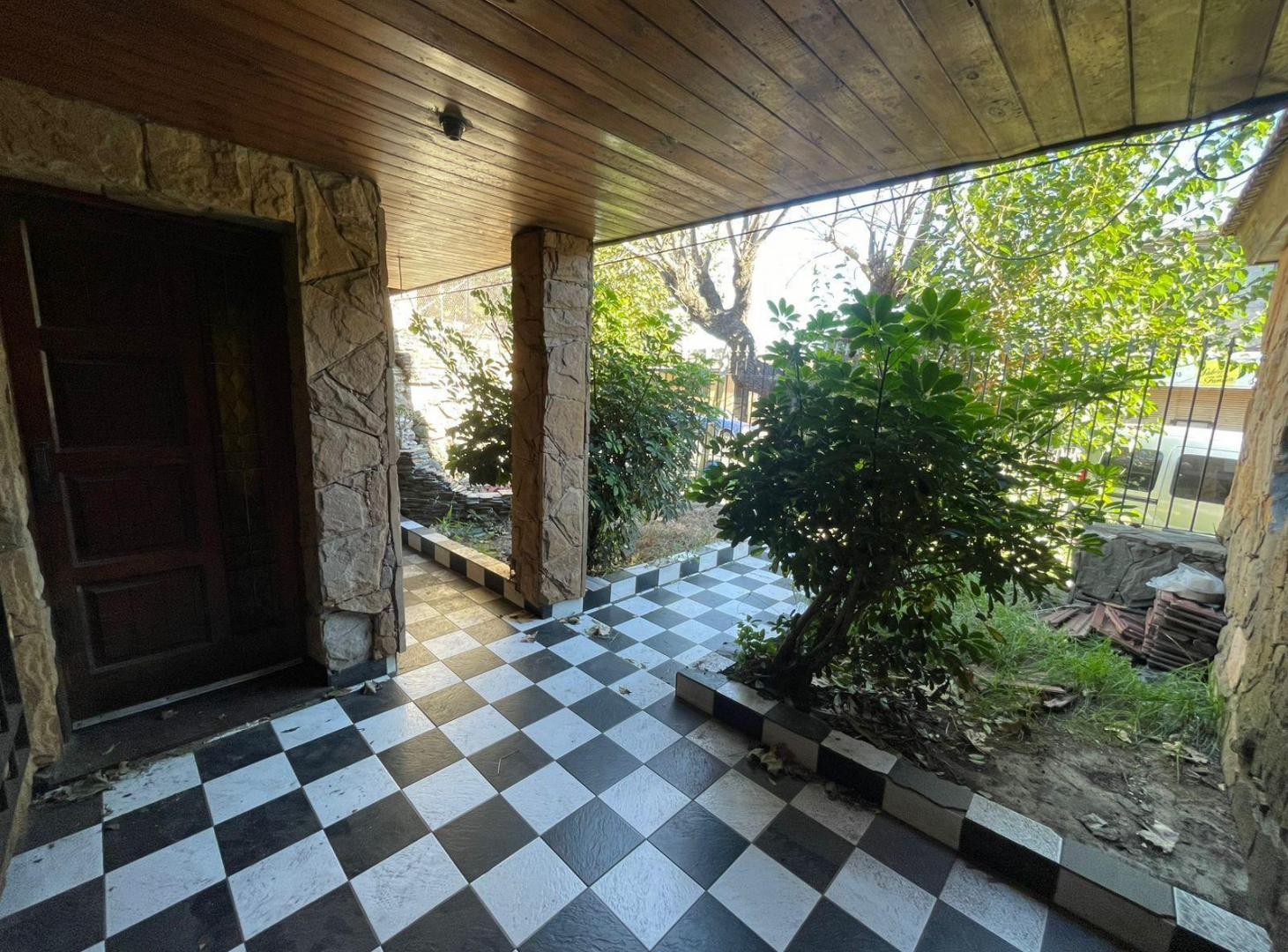 Foto de VENTA Casa 7 ambientes ideal 2 familias con Galpon y Cochera, imagen 1