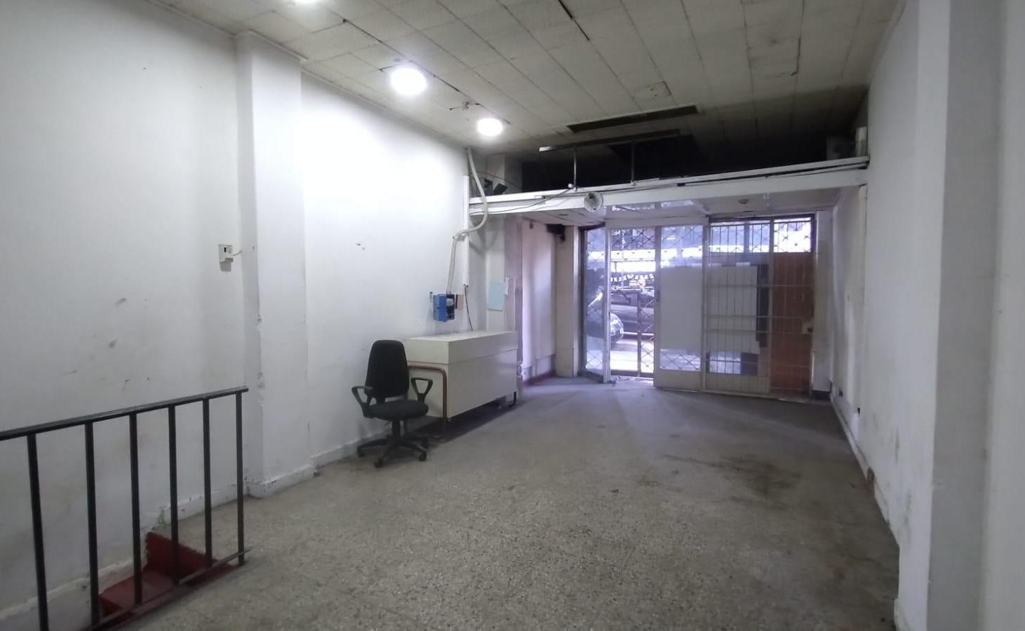 Foto de Local comercial sobre Av. Forest, imagen 3