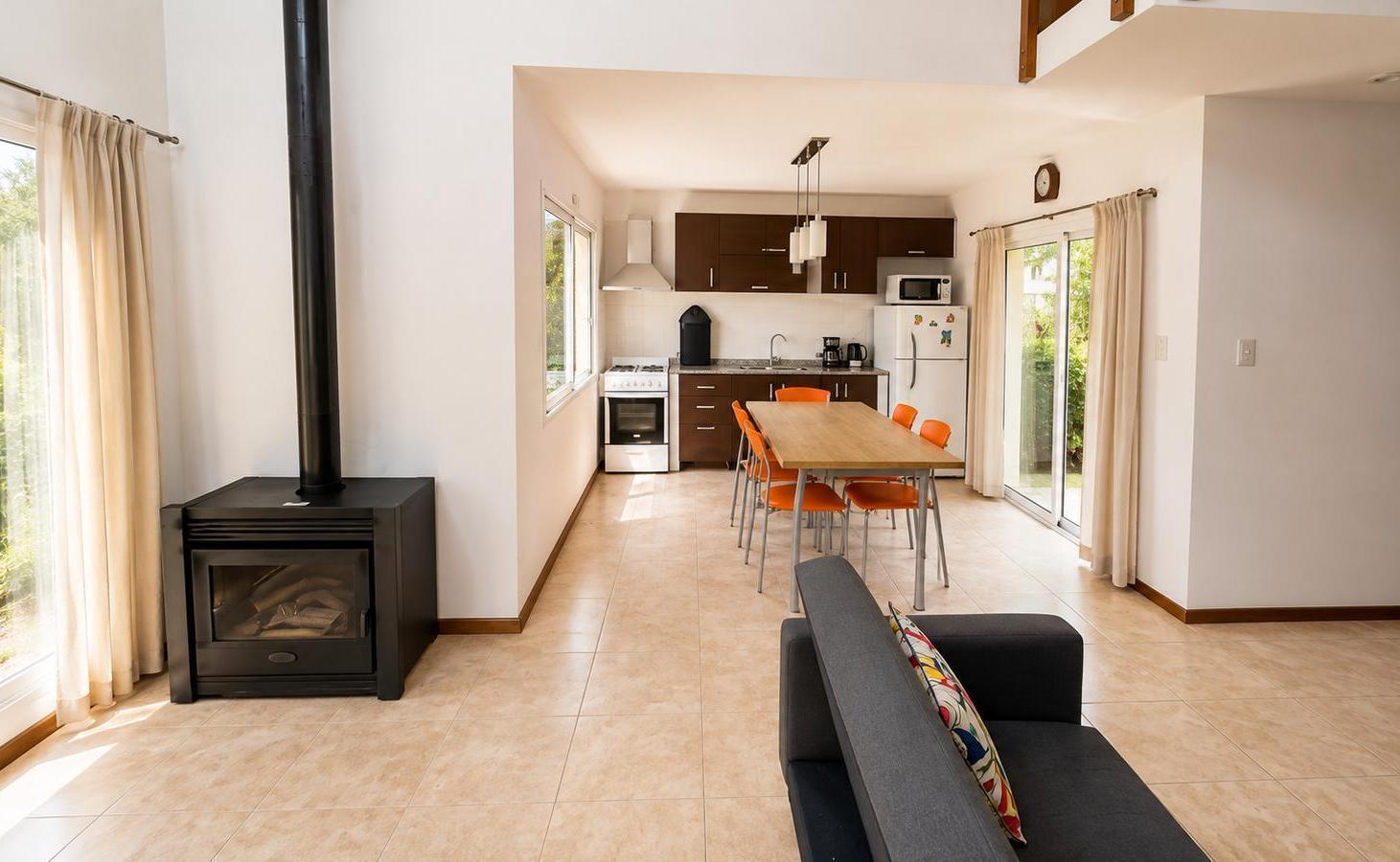 Foto de VENTA | CASA | 5 AMBIENTES | MAR AZUL | COSTA ATLANTICA | DOS FAMILIAS, imagen 1