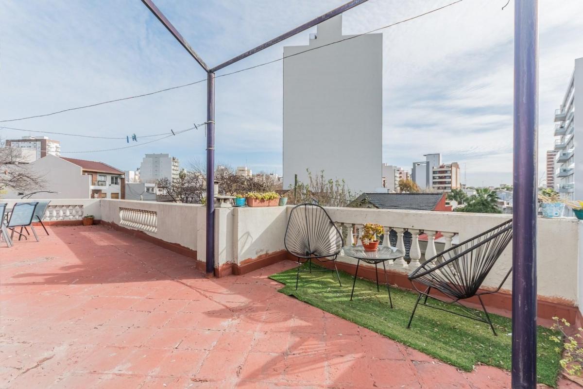 Foto de Venta - Casa - 5 Ambientes - Terraza - Patio - Cochera - Local, imagen 1