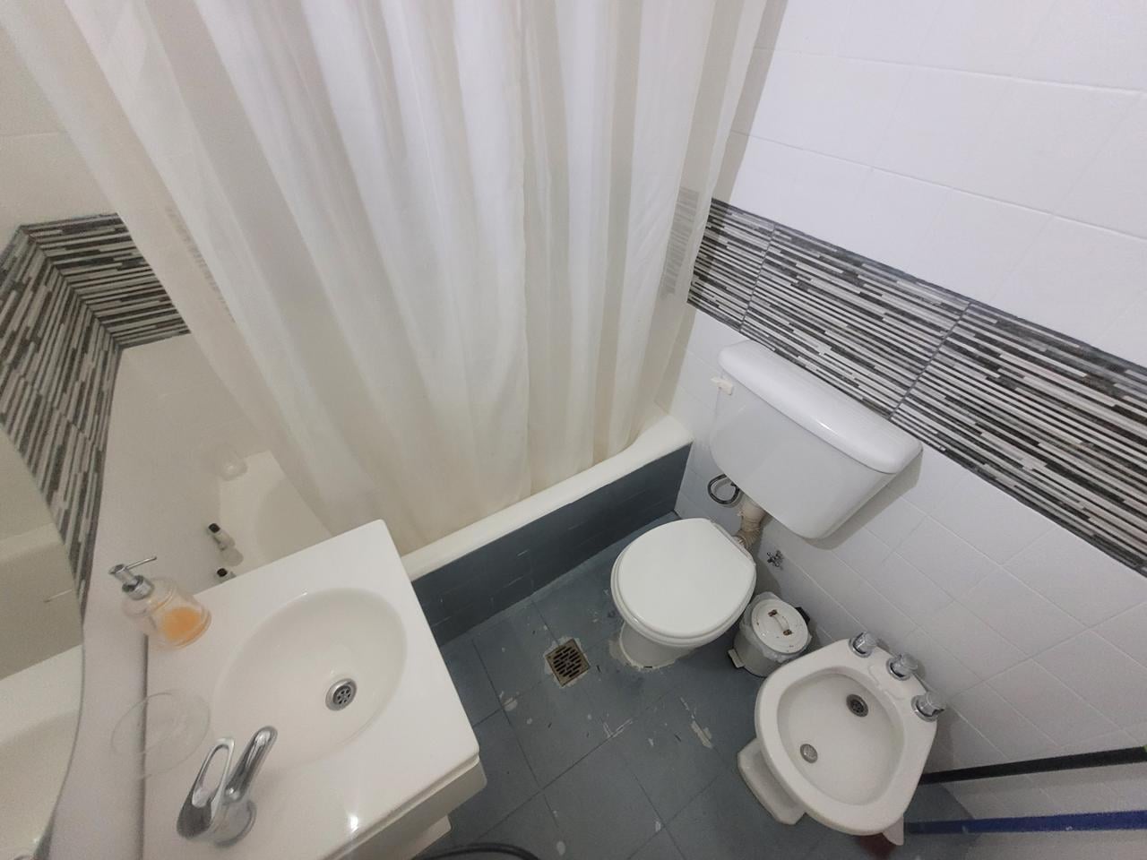 Foto de EN VENTA MONOAMBIENTE AMOBLADO EN RECOLETA, imagen 3