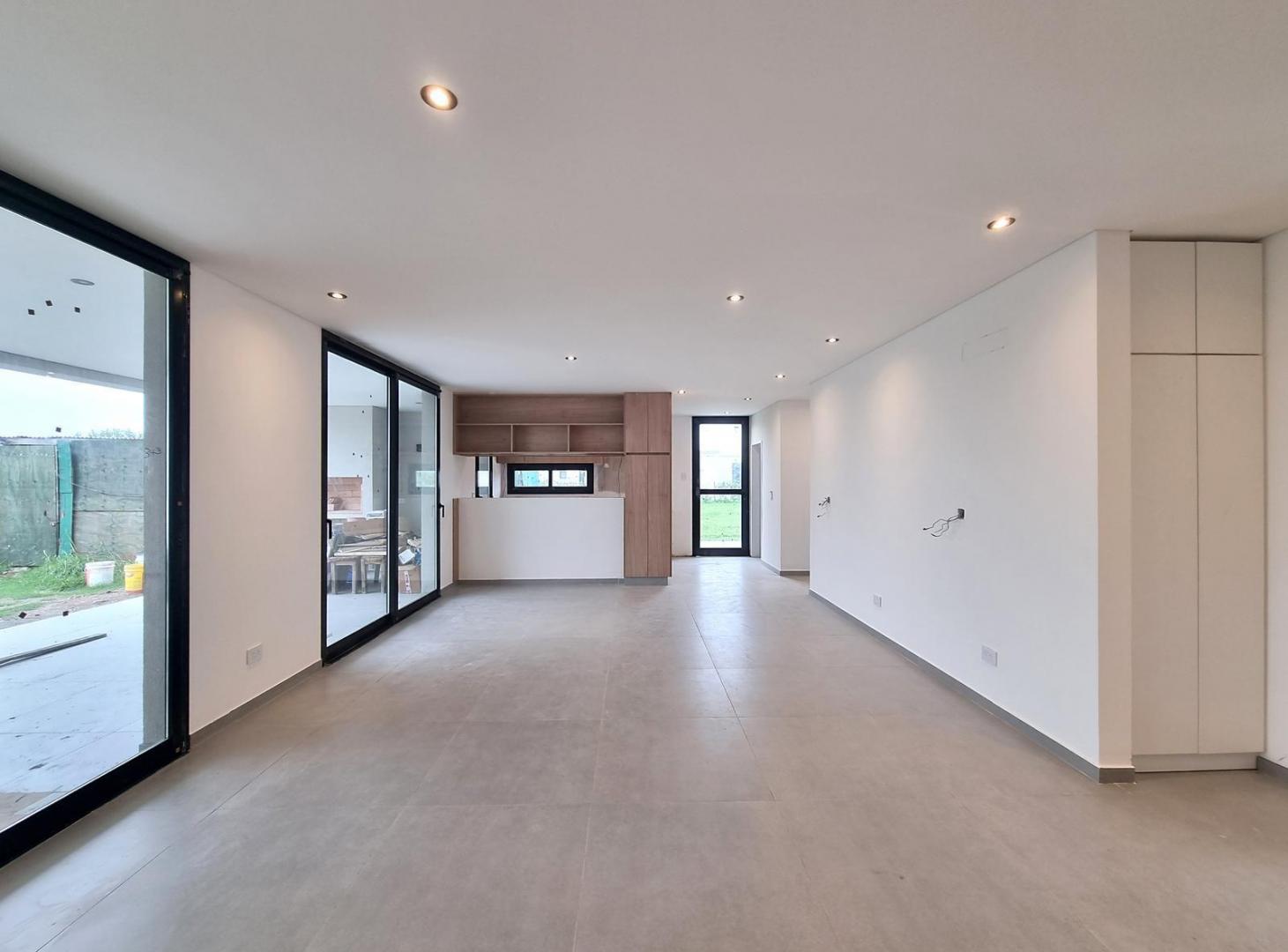 Foto de Venta casa 5 ambientes con pileta - San Sebastián - Área 6, imagen 2
