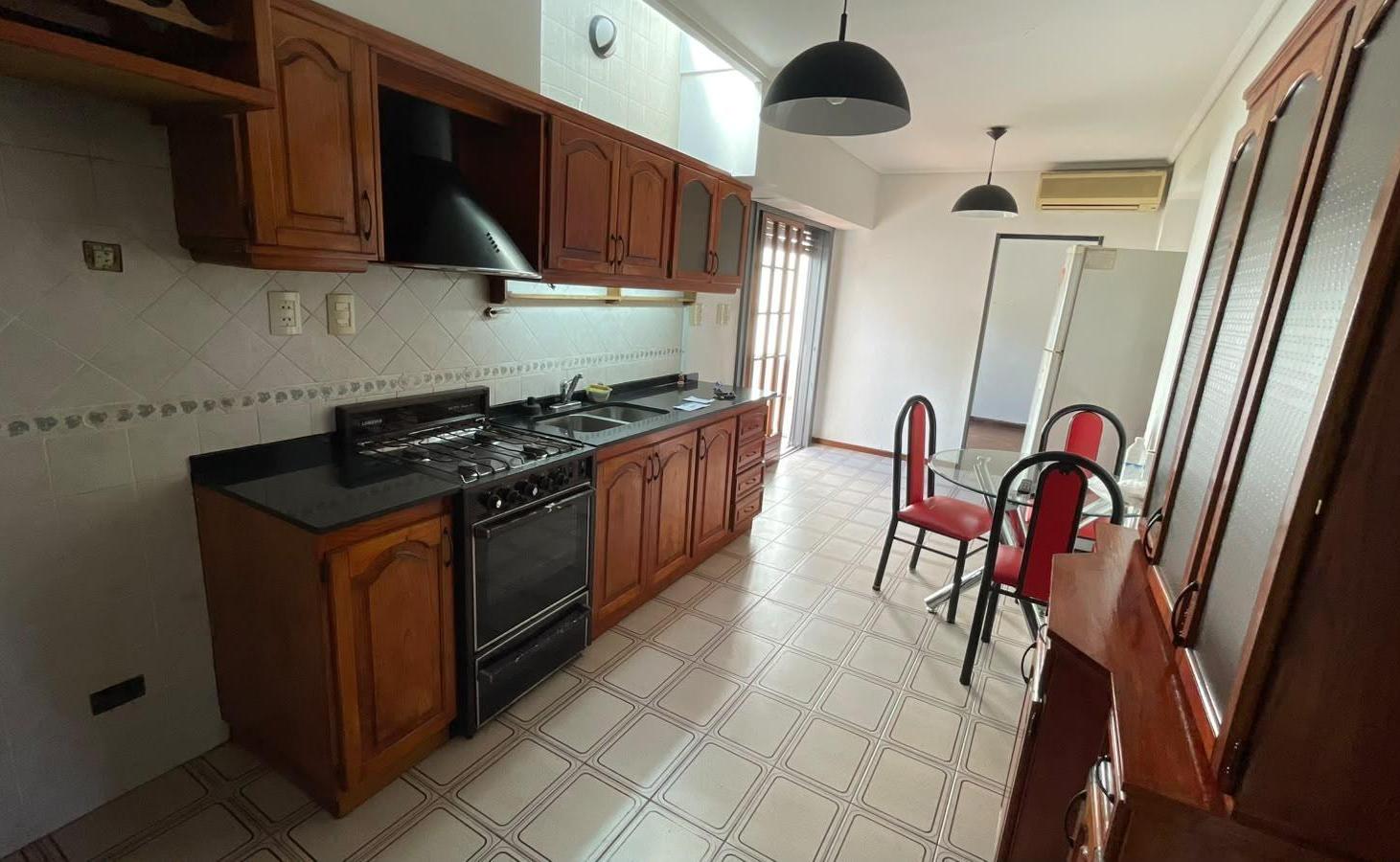 Foto de Alquiler Casa 4 ambientes con dependencia , Patio y Cochera, imagen 4