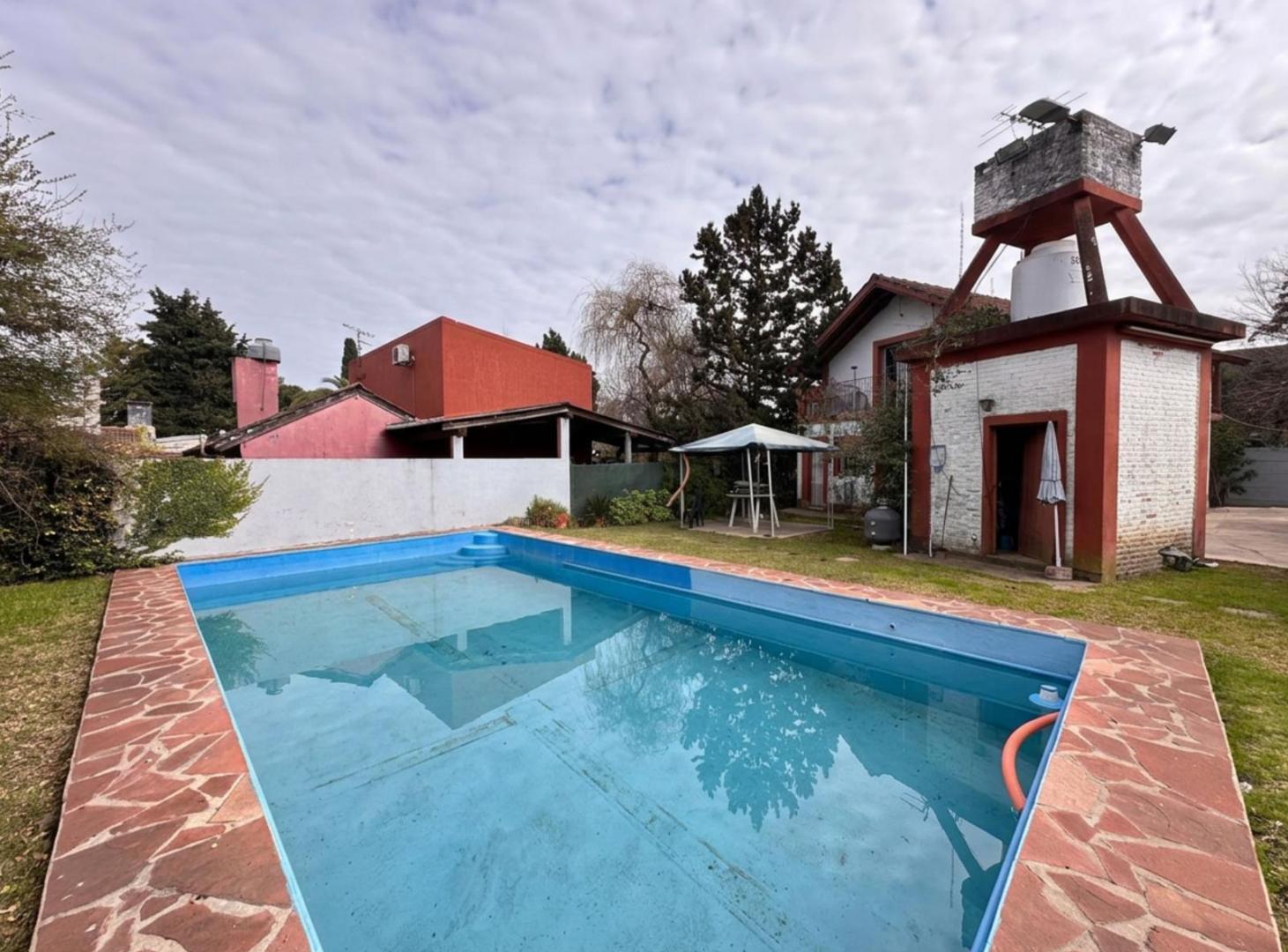 Foto de VENTA DE CASA MULTIFAMILIAR CON PILETA EN BARRIO MONTECARLO DEL VISO, imagen 1