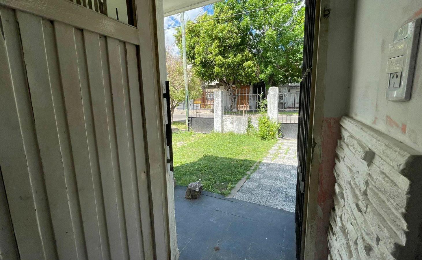 Foto de Venta Casa Villa Tesei Hurlingham Permuta, imagen 2