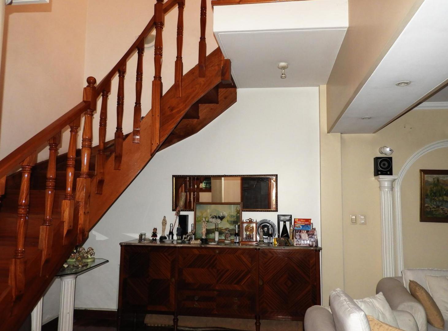 Foto de VENTA CASA 5 AMBIENTES EN VILLA SARMIENTO - MORON, imagen 2