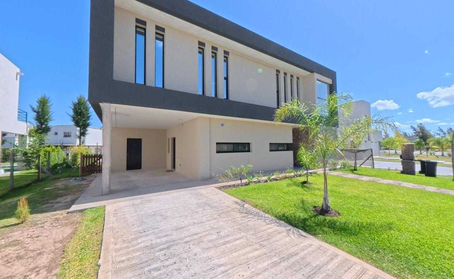 Foto de Venta - Casa - 5 Ambientes - Pileta - Barrio Nautico - Permuta, imagen 3