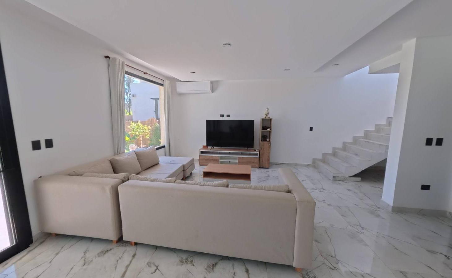 Foto de Venta - Casa - 5 Ambientes - Pileta - Barrio Nautico - Permuta, imagen 5