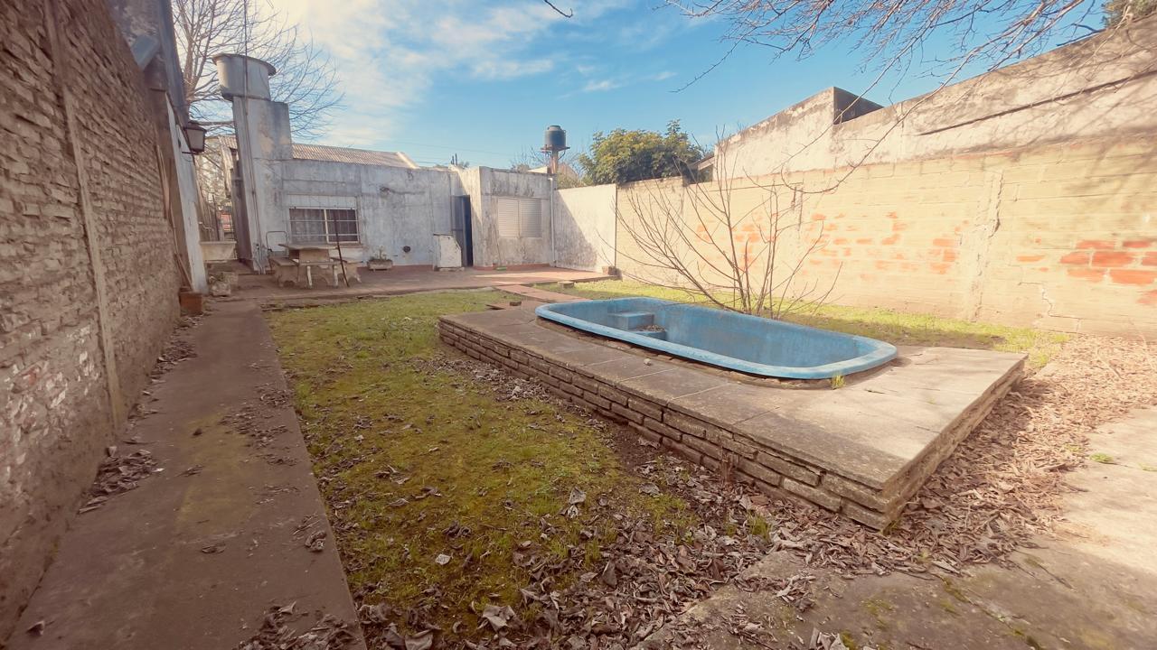 Foto de VENTA Casa con GRAN terreno en Longchamps, imagen 2