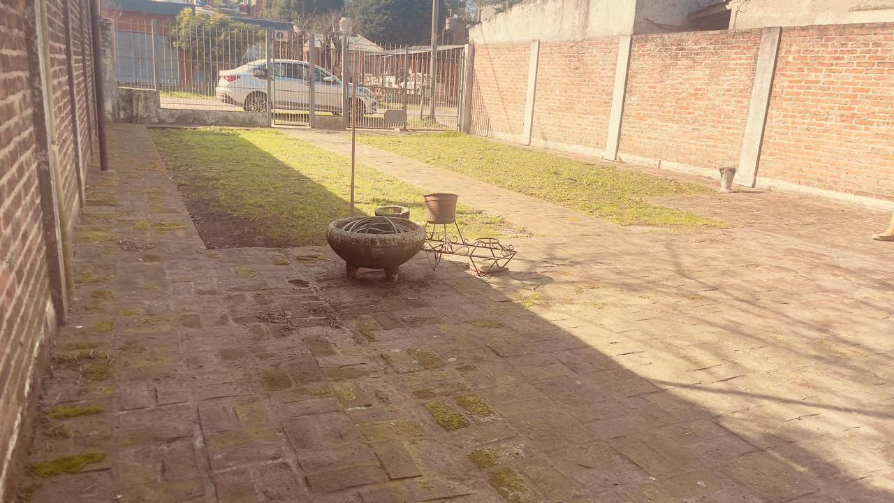 Foto de VENTA Casa con GRAN terreno en Longchamps, imagen 1