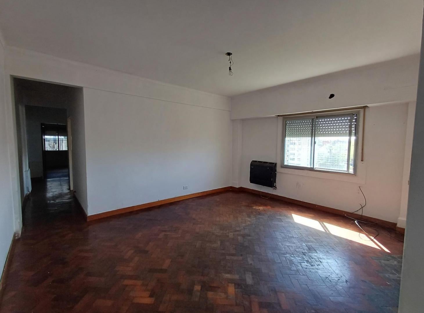 Foto de Venta Amplio Departamento Bajas Expensas Excelente Ubicación, imagen 2