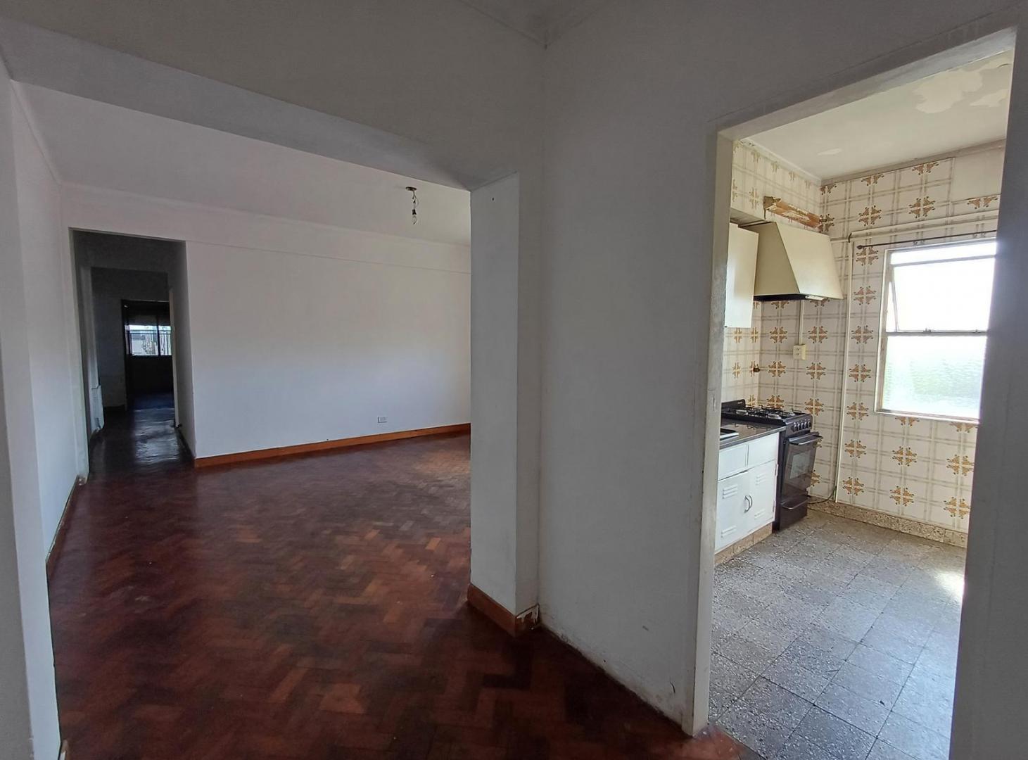 Foto de Venta Amplio Departamento Bajas Expensas Excelente Ubicación, imagen 4