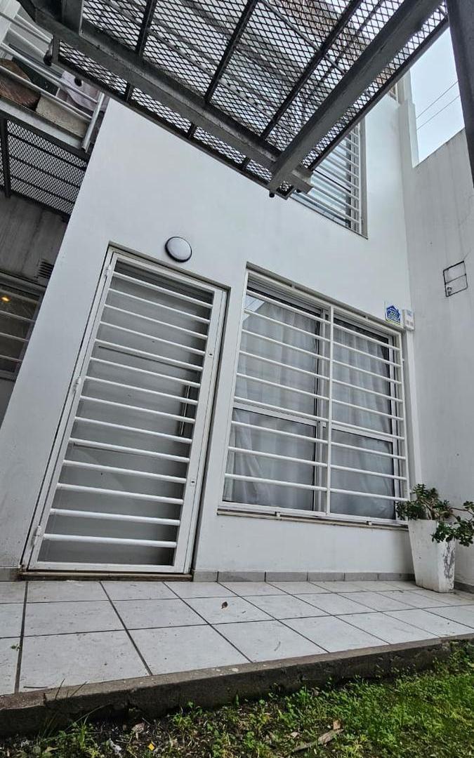 Foto de Venta - PH - 2 Ambientes - Patio - Luminoso - Monte Castro - Apto, imagen 4