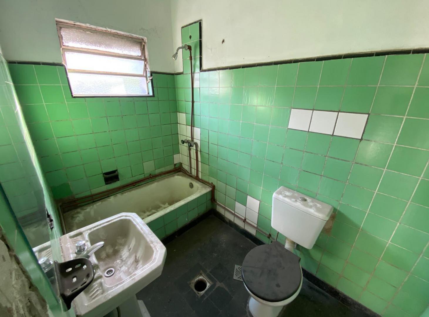 Foto de Venta Esquina con 5 unidades armadas tipo PH y terraza, a refaccionar, imagen 5
