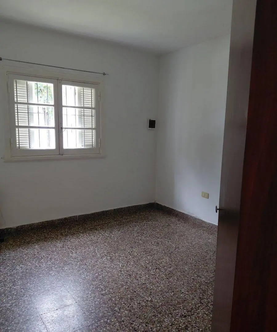 24 MESES CASA AL FRENTE DE 3 AMBEINTES 4