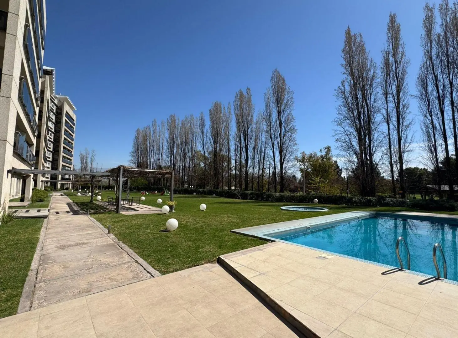 Departamento Frente a Club de Campo 1