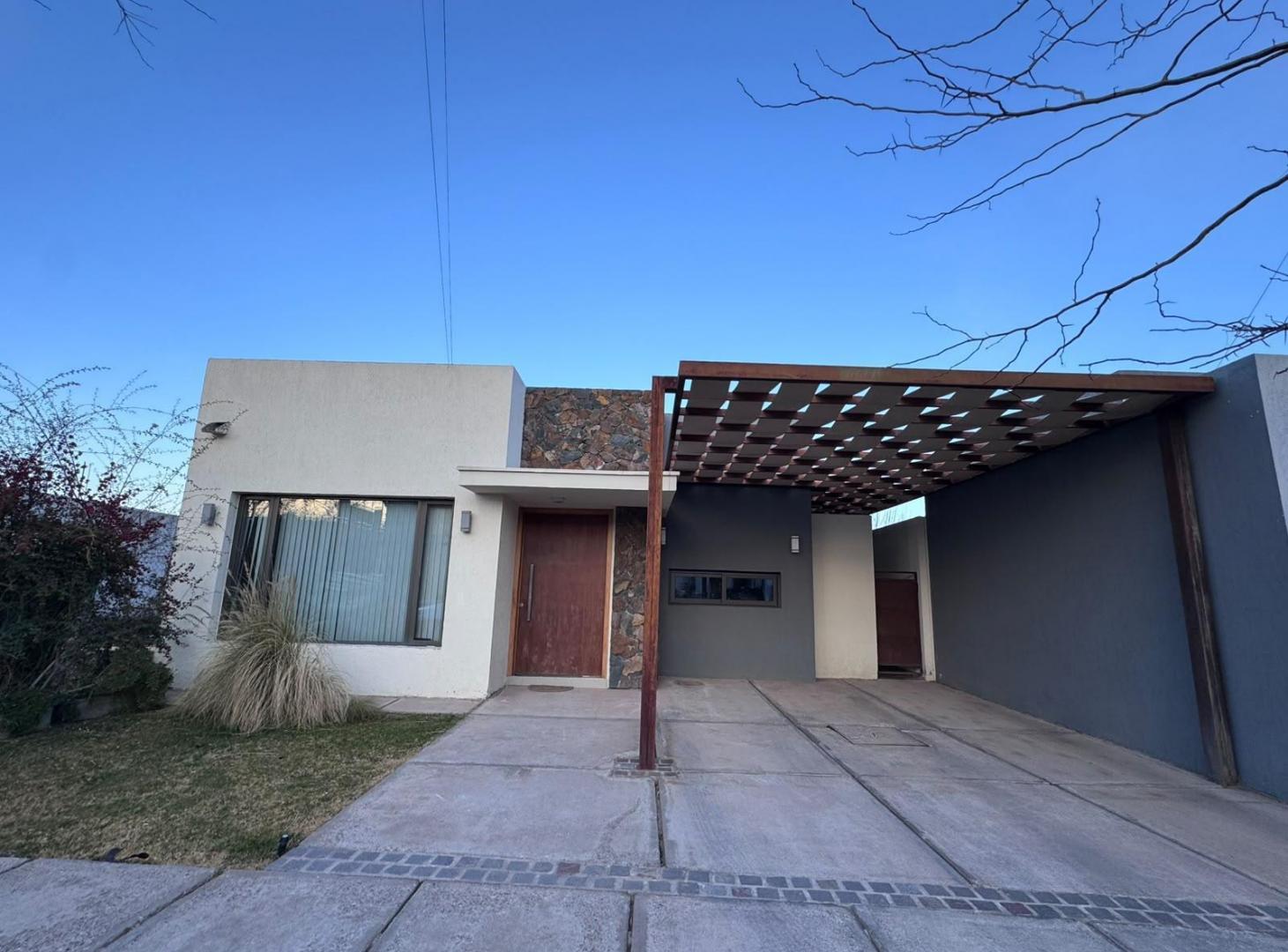 Foto de Alquiler Casa en Rincon de Drummond, imagen 1