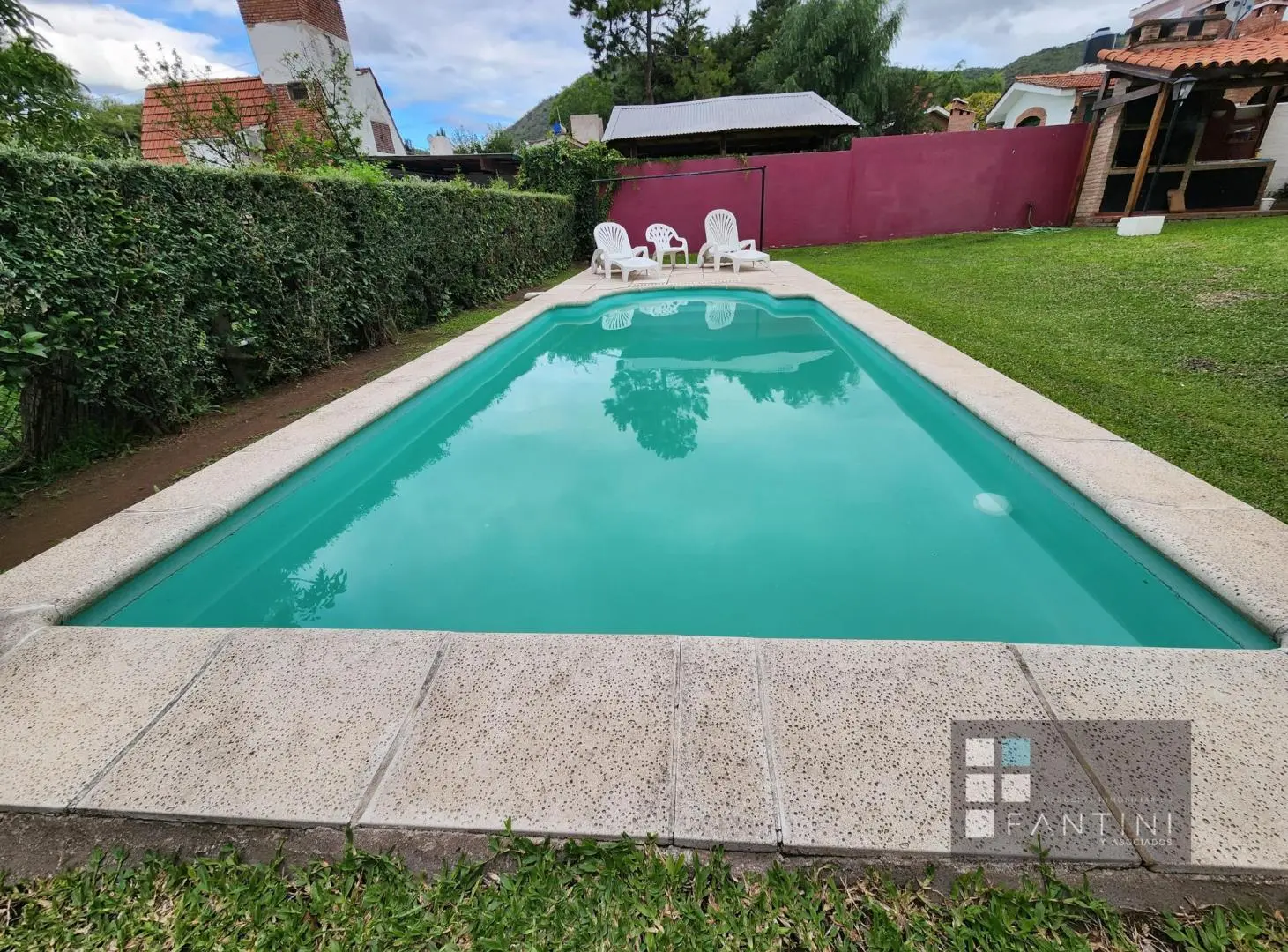 Venta Casa en Villa Carlos Paz. Amoblada. 2 dorm. Pileta. Cochera. Sol y Rio 2