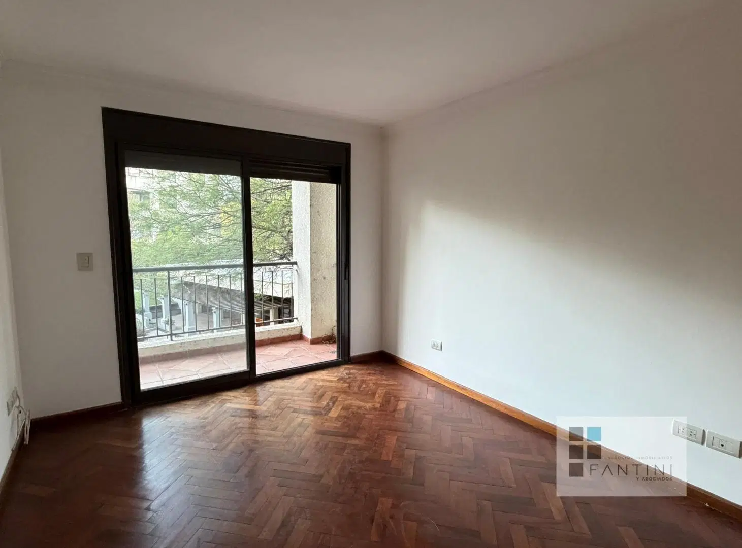 Alquiler Casonas del Sur. 1 dormitorio. b Jardín. Balcón. Primer piso. Cochera. Malagueño 1074 2