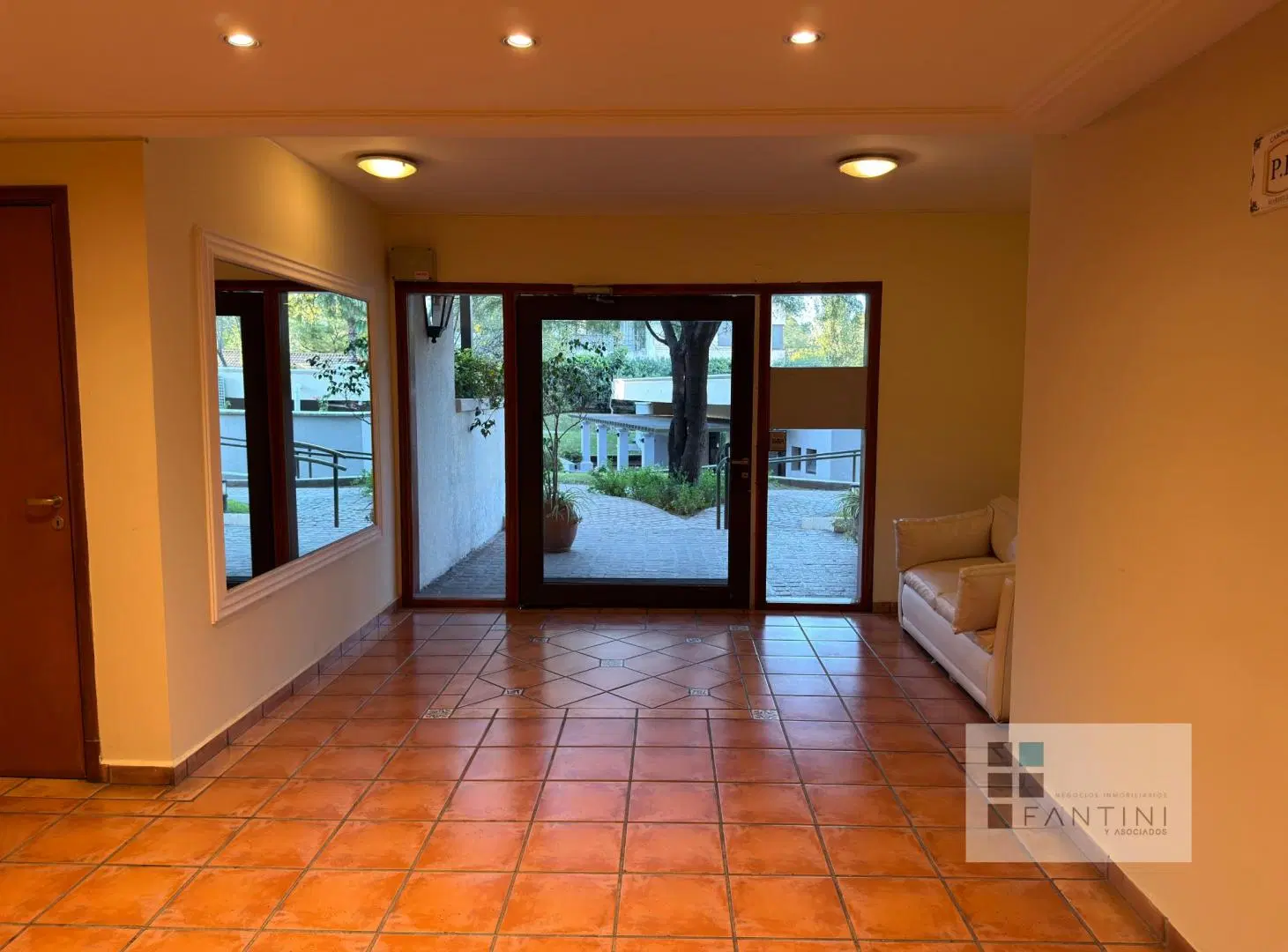 Alquiler Casonas del Sur. 1 dormitorio. b Jardín. Balcón. Primer piso. Cochera. Malagueño 1074 4