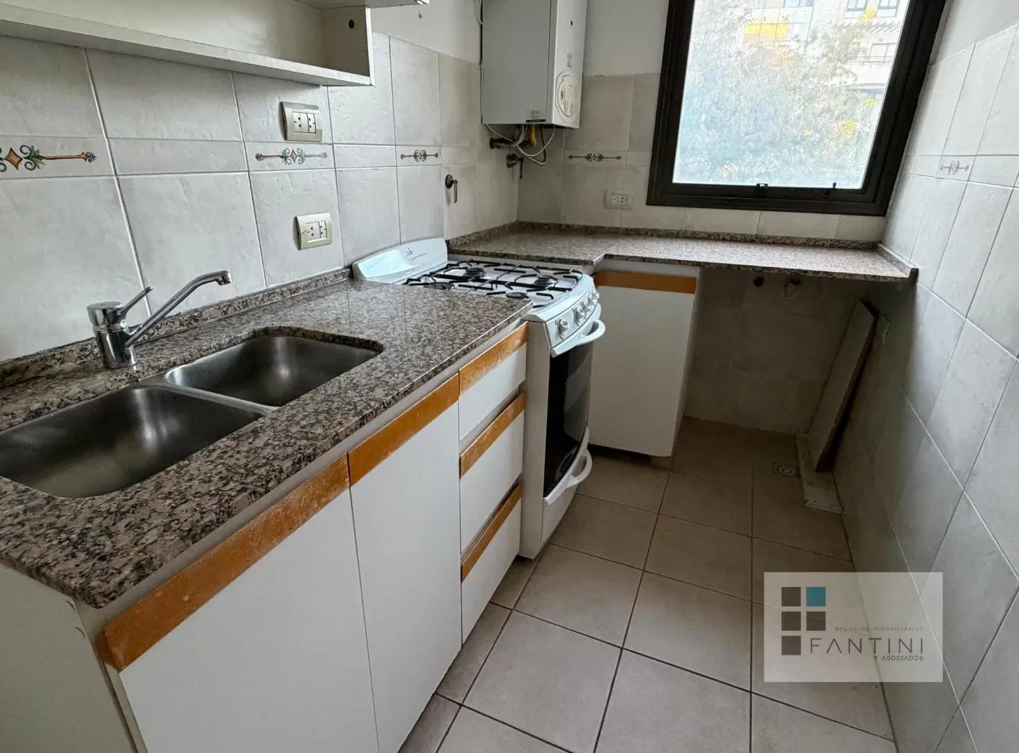 Alquiler Casonas del Sur. 1 dormitorio. b Jardín. Balcón. Primer piso. Cochera. Malagueño 1074 5